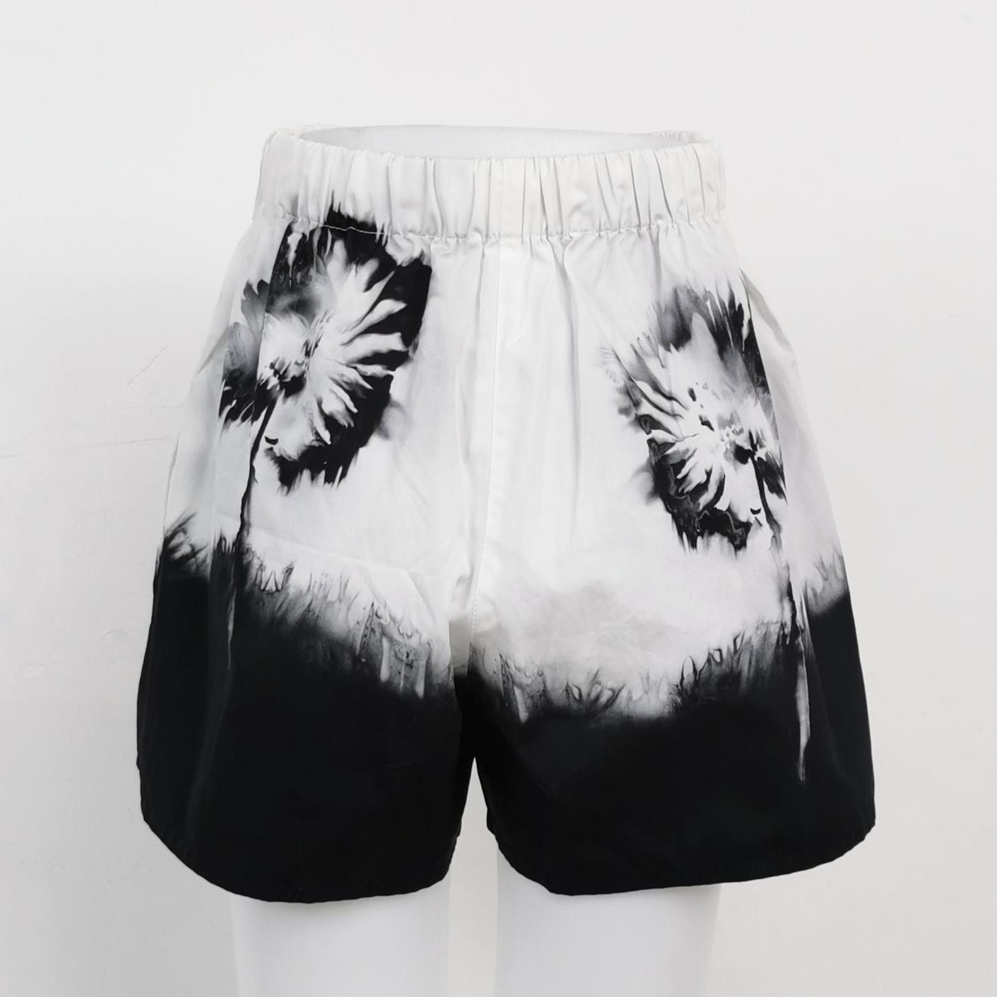 Prada Prada Floral Print Shorts Size 38 Size 26" / US 2 / IT 38 - 2 Thumbnail