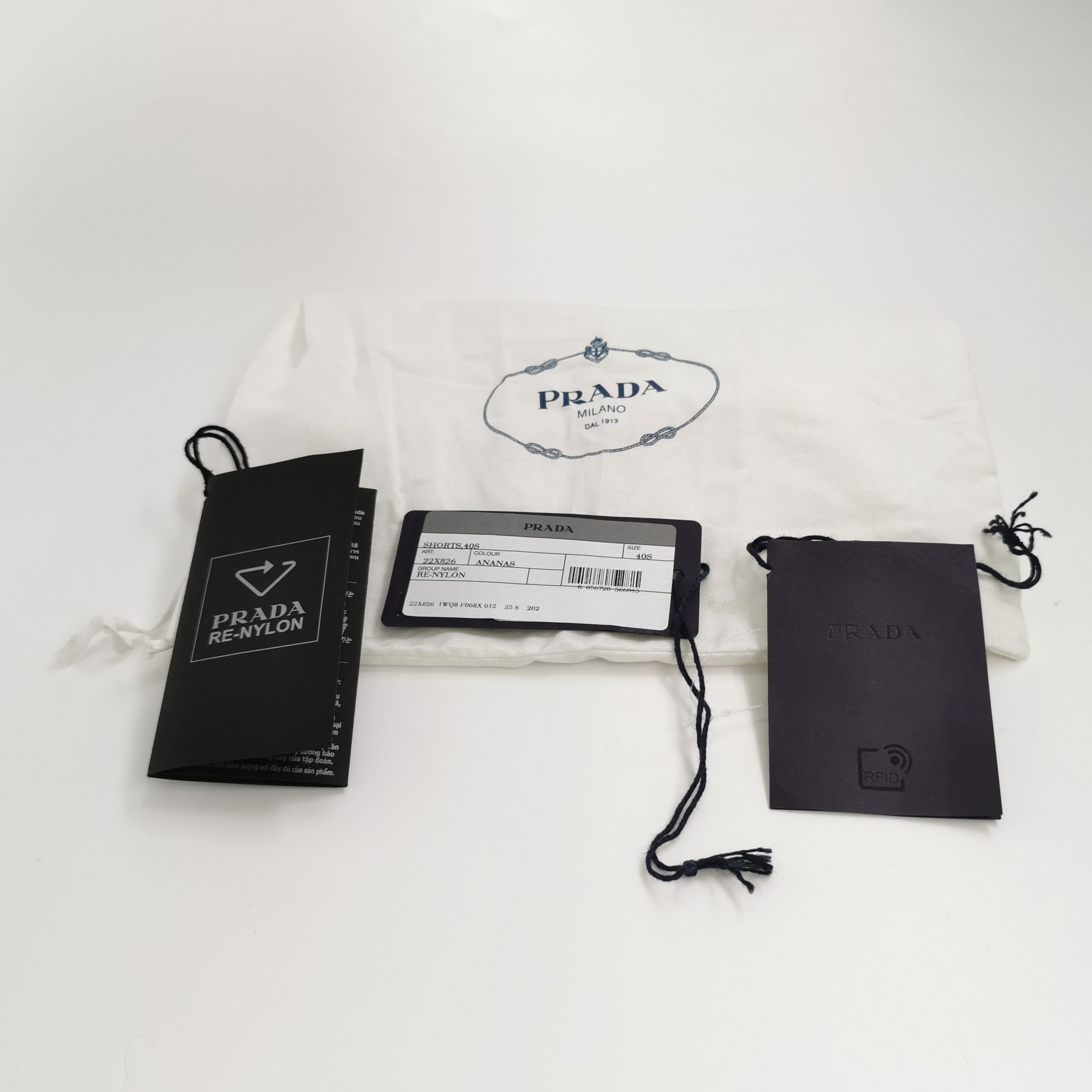 Prada Prada Belted Re-Nylon Shorts Size 40S Size 27" / US 4 / IT 40 - 4 Thumbnail