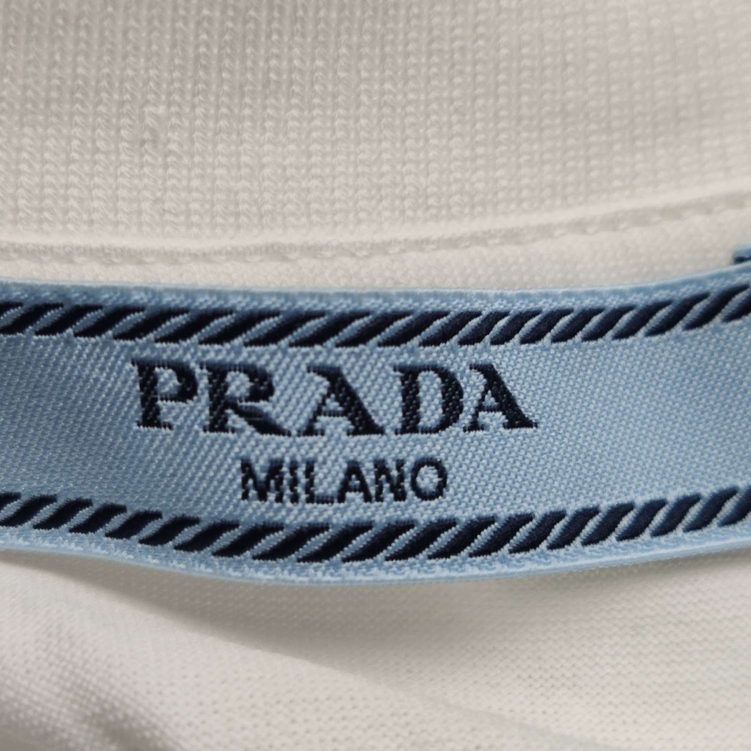 Prada Prada Pouch Logo T-Shirt Size XS Size US XS / EU 42 / 0 - 5 Thumbnail