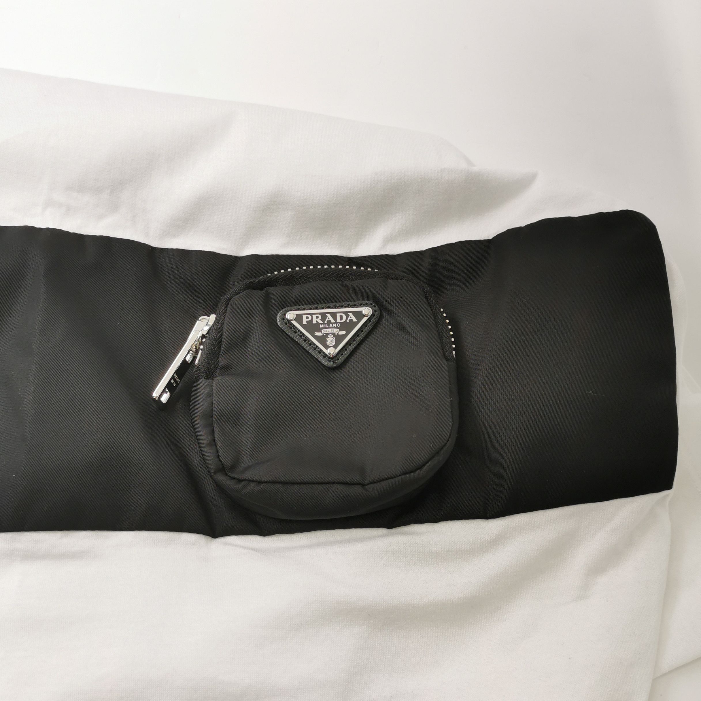 Prada Prada Pouch Logo T-Shirt Size XS Size US XS / EU 42 / 0 - 3 Thumbnail