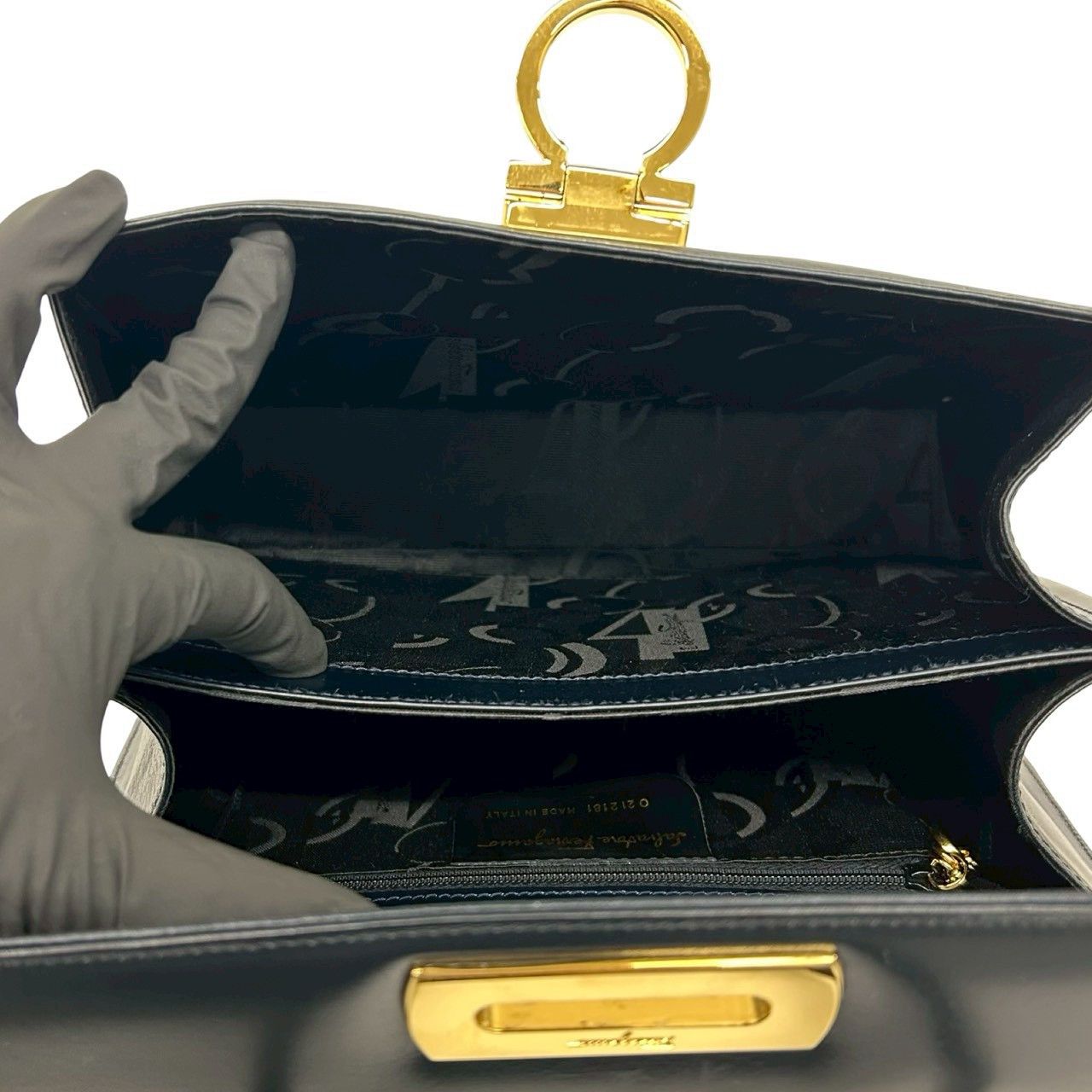 Salvatore Ferragamo Salvatore Ferragamo Salvatore Ferragamo Leather 2way Handbag Leather Shoulder Bag DUTY FREE for USA Size ONE SIZE - 10 Thumbnail