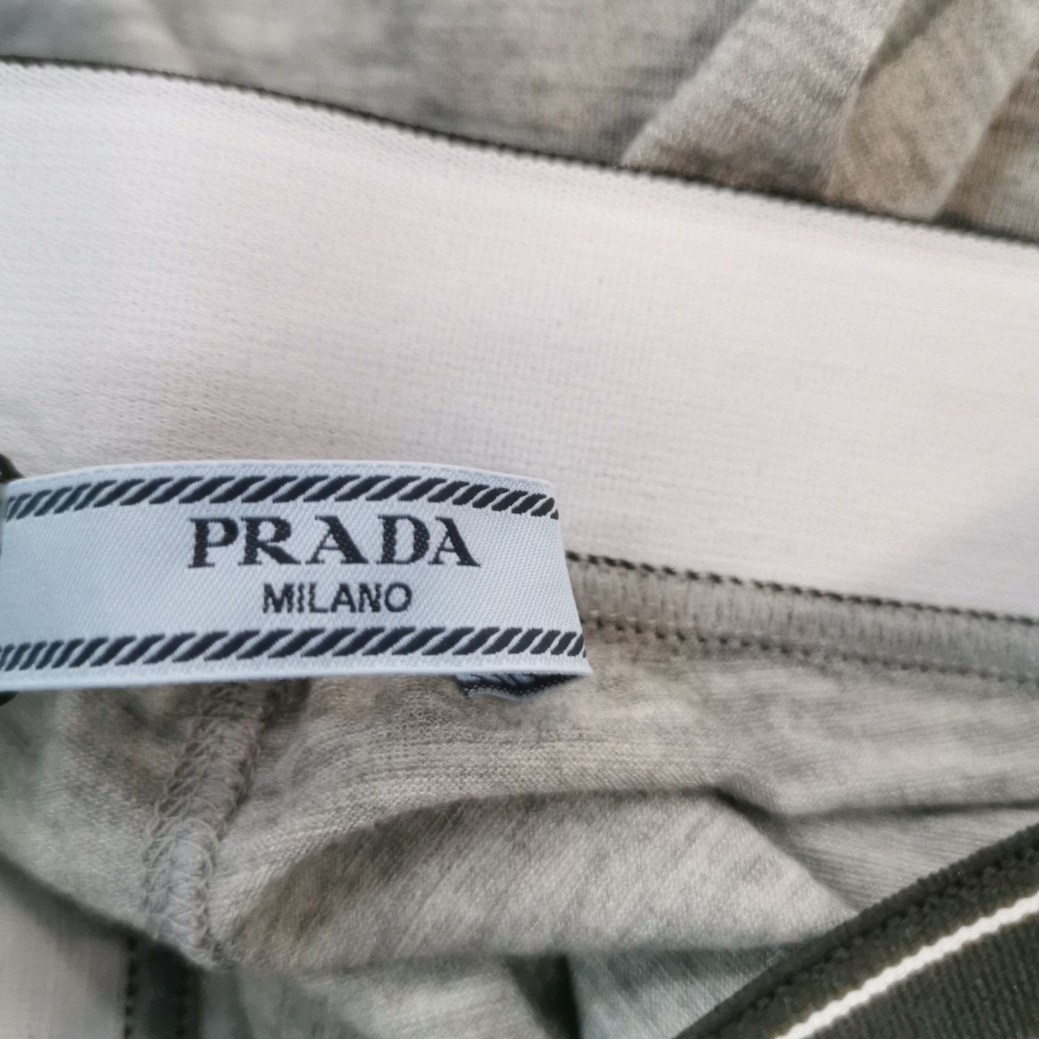 Prada Prada Logo Waistband Shorts Size 36 Size 25" / US 0 / IT 36 - 5 Thumbnail