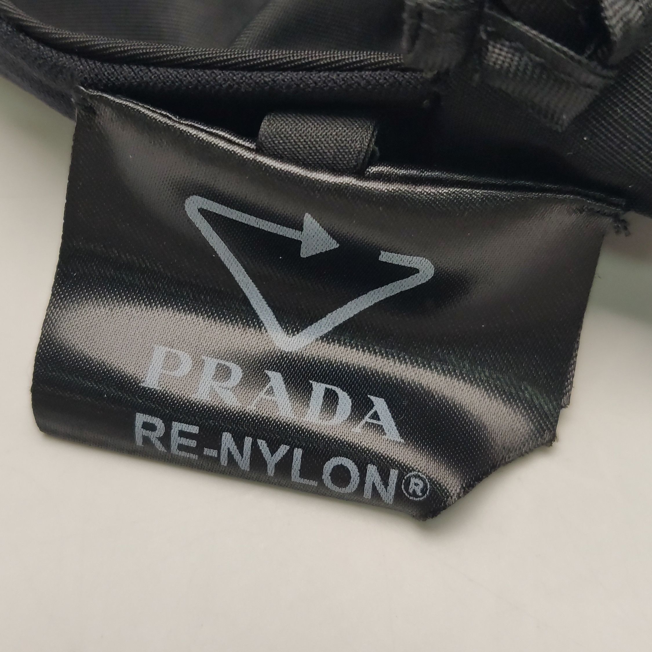 Prada Prada Re-Nylon Triangle Logo Crop Top Size 38 Size XS / US 0-2 / IT 36-38 - 9 Thumbnail