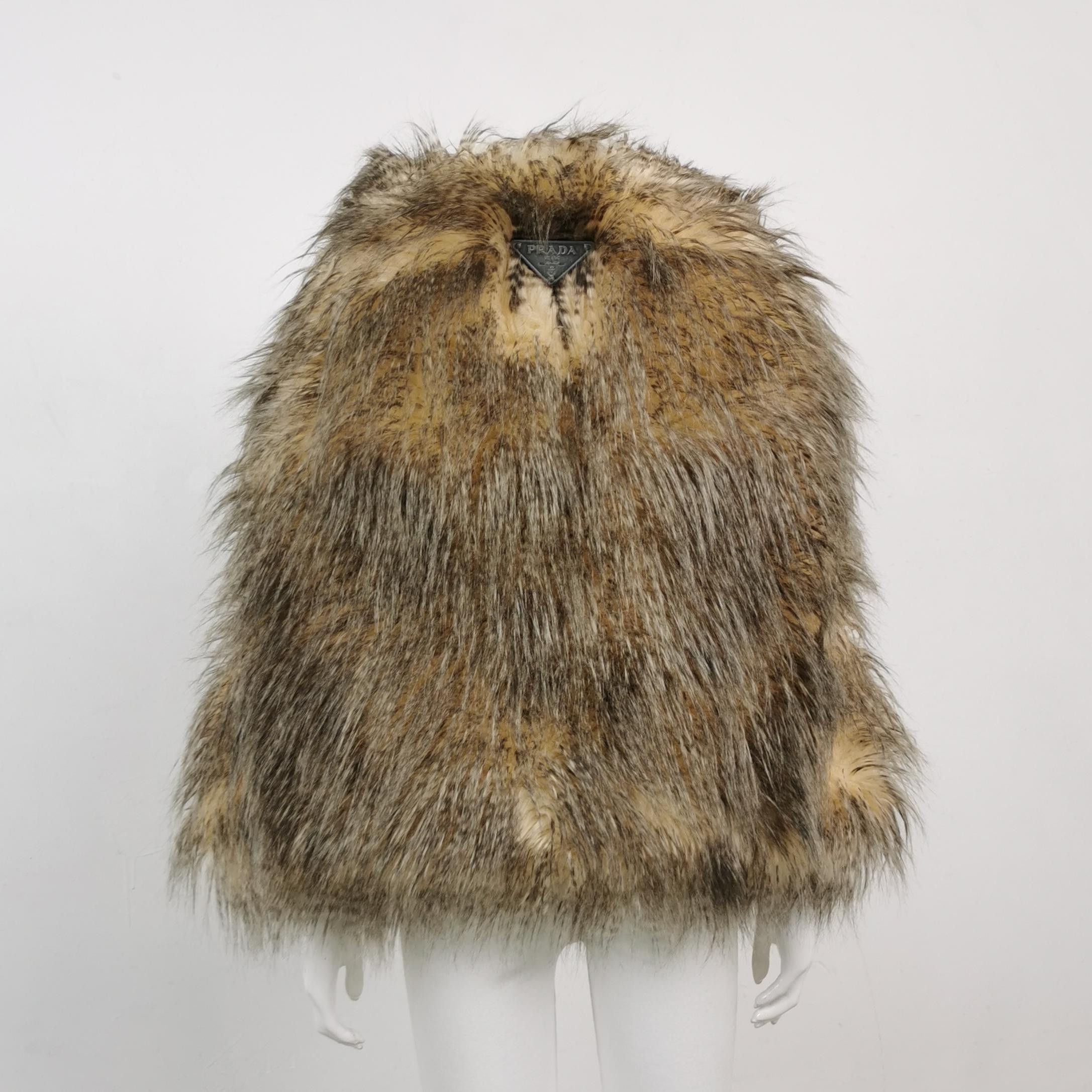Prada Prada Logo Fur Cape Size 36 Size XS / US 0-2 / IT 36-38 - 2 Thumbnail
