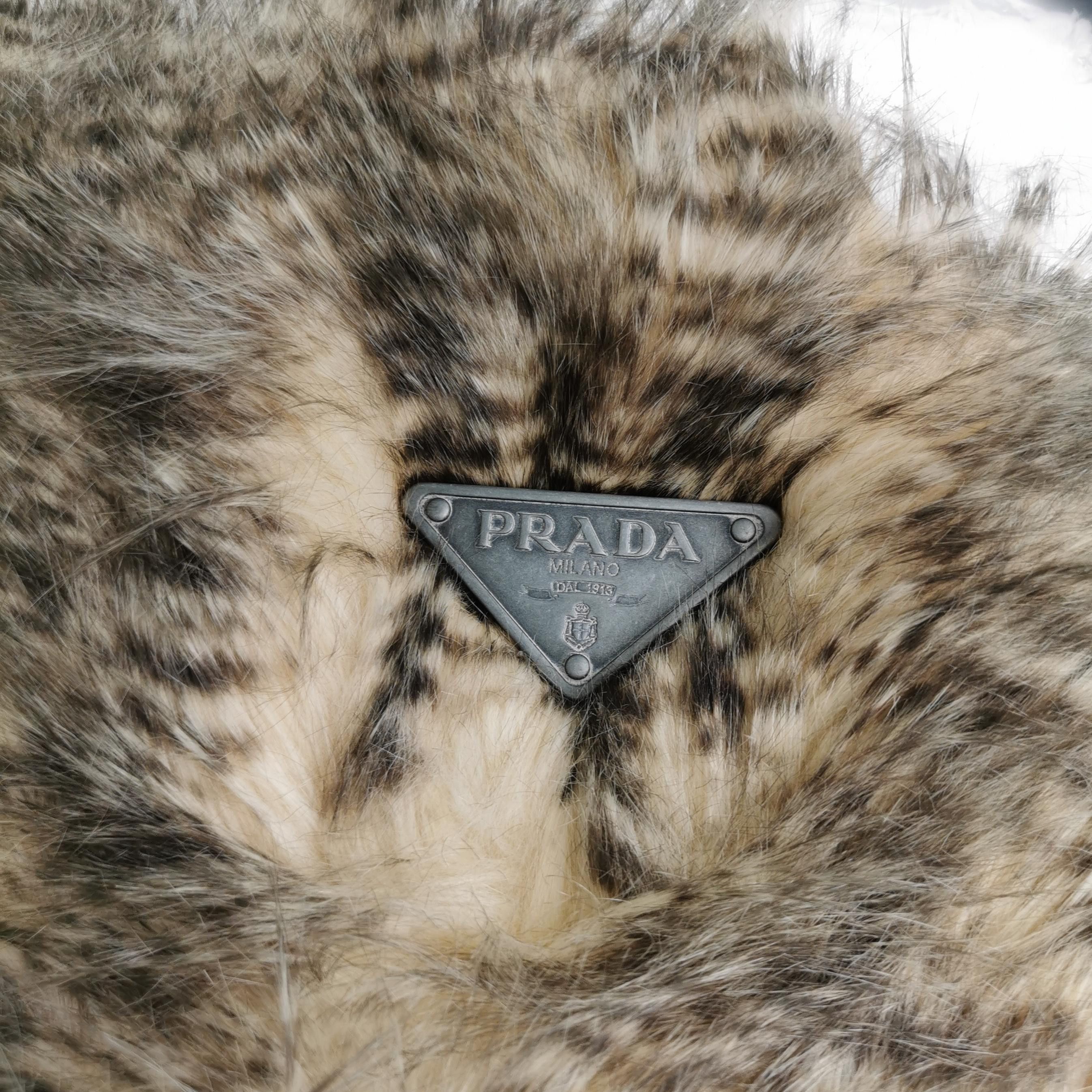 Prada Prada Logo Fur Cape Size 36 Size XS / US 0-2 / IT 36-38 - 3 Thumbnail