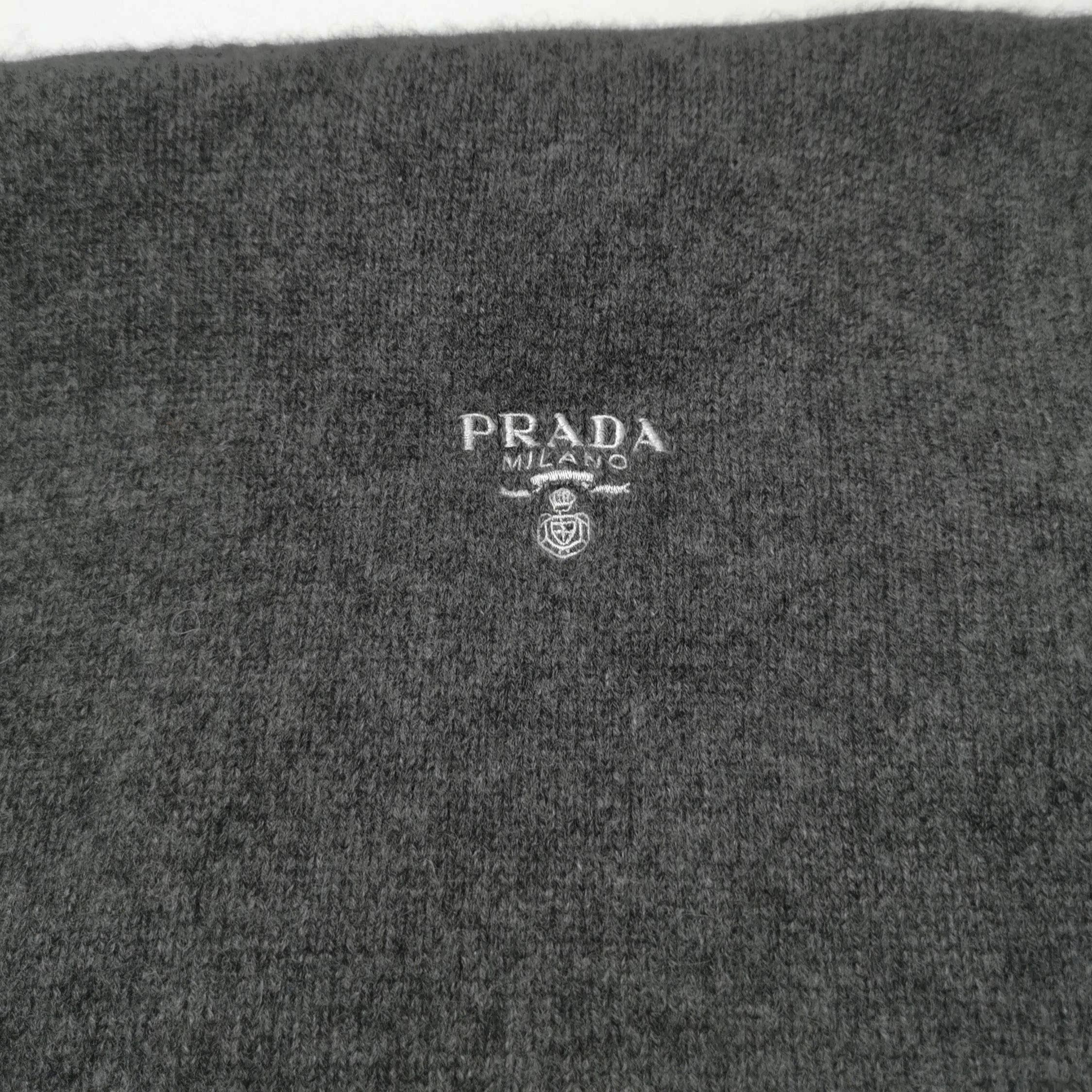 Prada Prada Cashmere Logo Crewneck Sweater Size 38 Size XS / US 0-2 / IT 36-38 - 3 Thumbnail