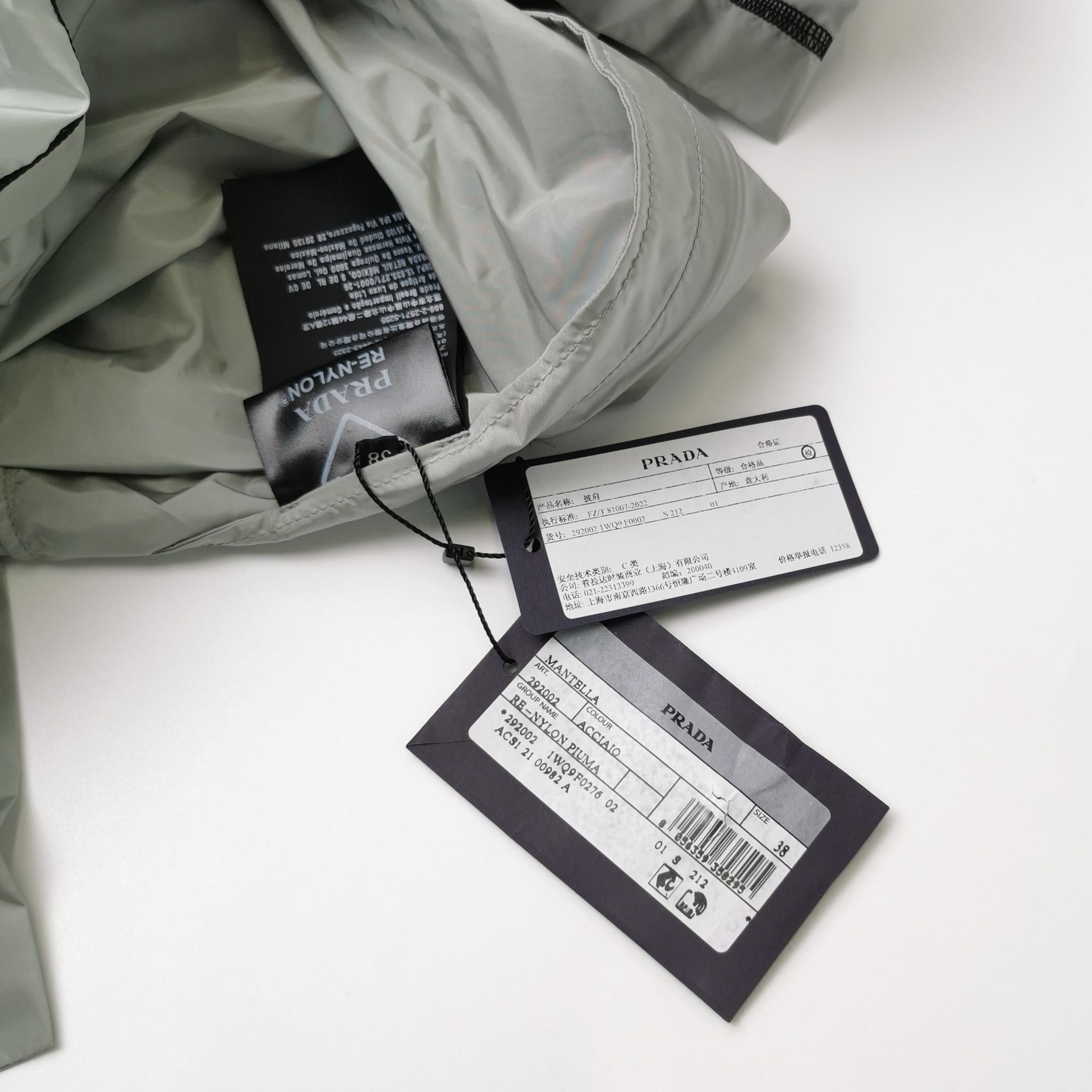 Prada Prada Re-Nylon Hooded Cape Size 38 Size XS / US 0-2 / IT 36-38 - 4 Thumbnail