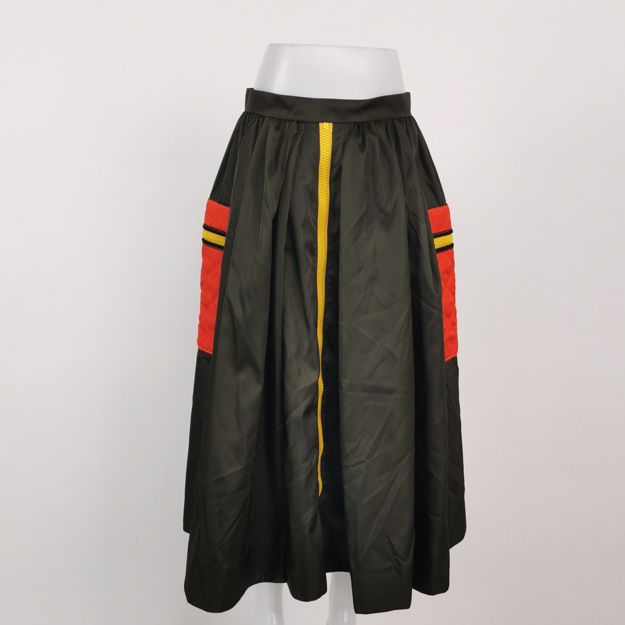 Prada Prada Quilted Pocket Midi Skirt Size 40S Size 27" / US 4 / IT 40 - 2 Thumbnail