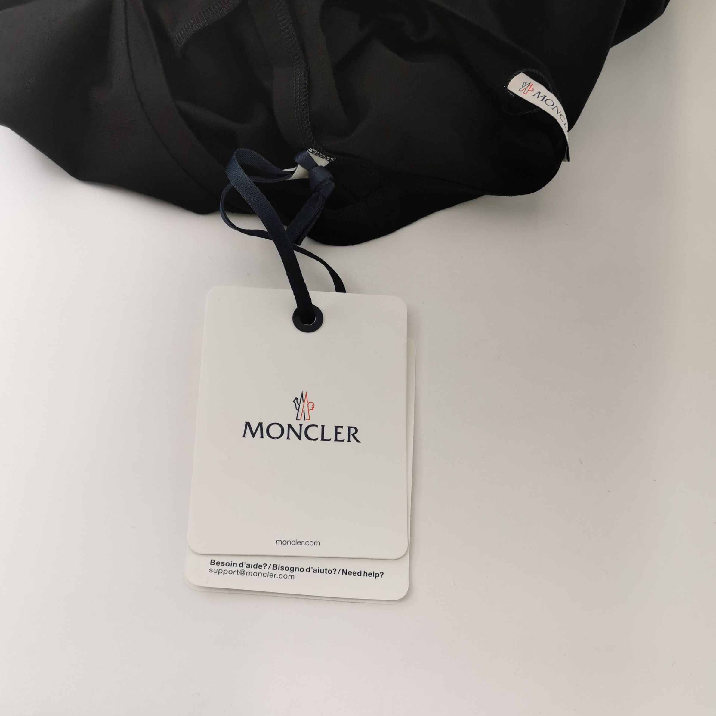 Moncler Moncler Logo Patch Short Sleeve T-Shirt Size S Size US S / EU 44-46 / 1 - 4 Thumbnail