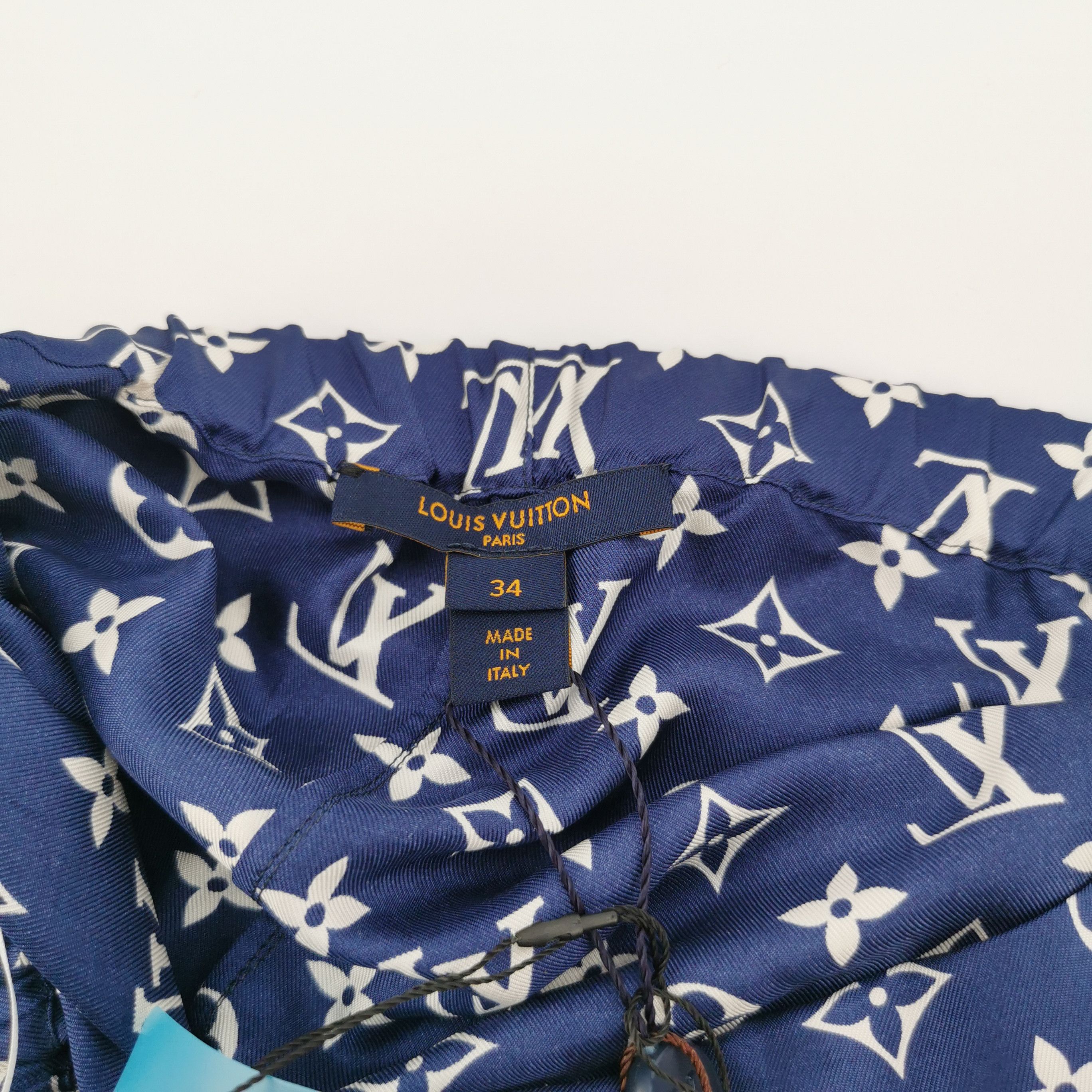 Louis Vuitton Louis Vuitton Monogram Silk Shorts Size 34 Size 24" / US 00 / IT 34 - 4 Thumbnail