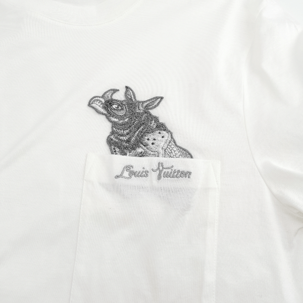 Louis Vuitton Louis Vuitton Rhino Pocket T-Shirt Size XS Size US XS / EU 42 / 0 - 4 Thumbnail