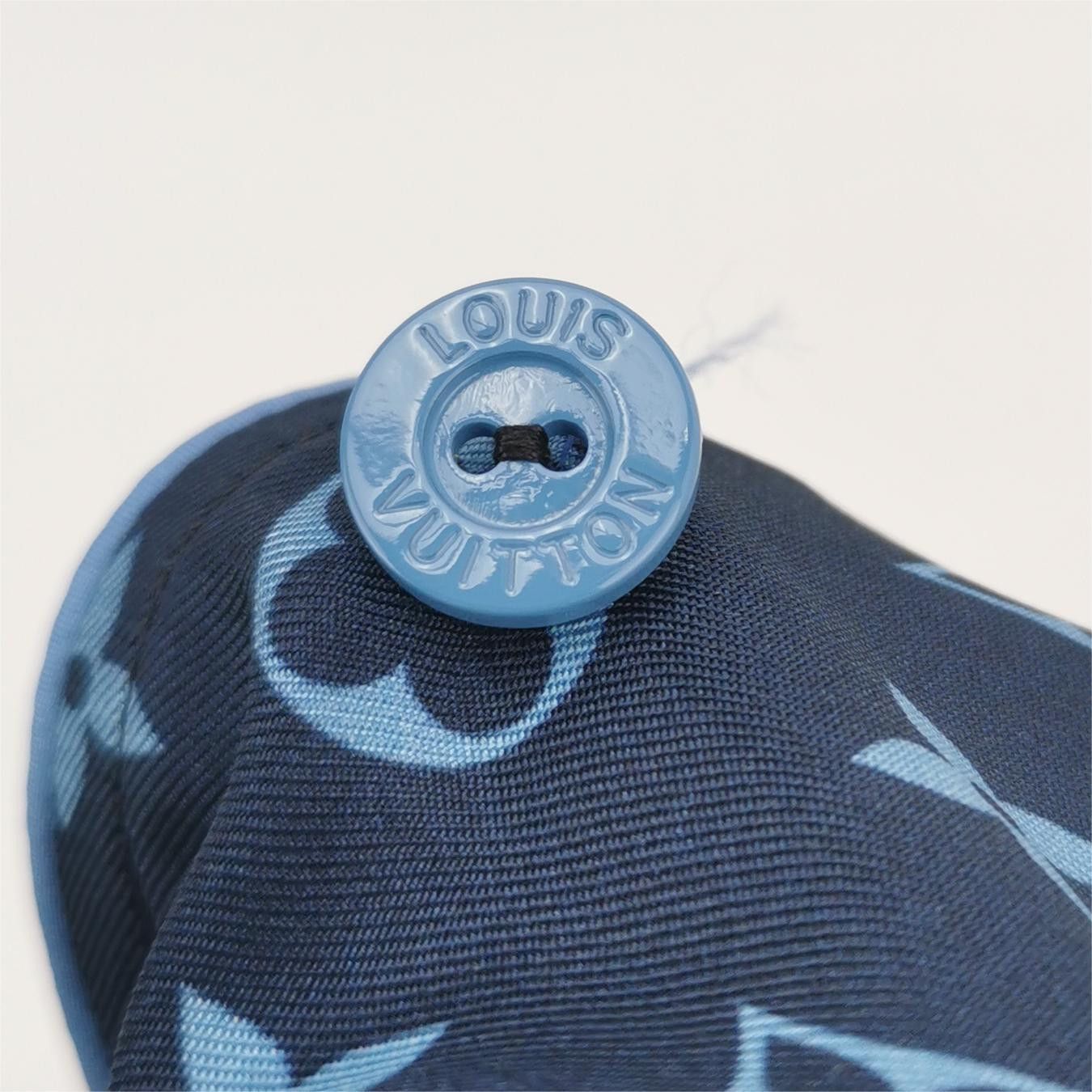 Louis Vuitton Louis Vuitton Monogram Silk Button Up Size 36 Size XS / US 0-2 / IT 36-38 - 4 Thumbnail