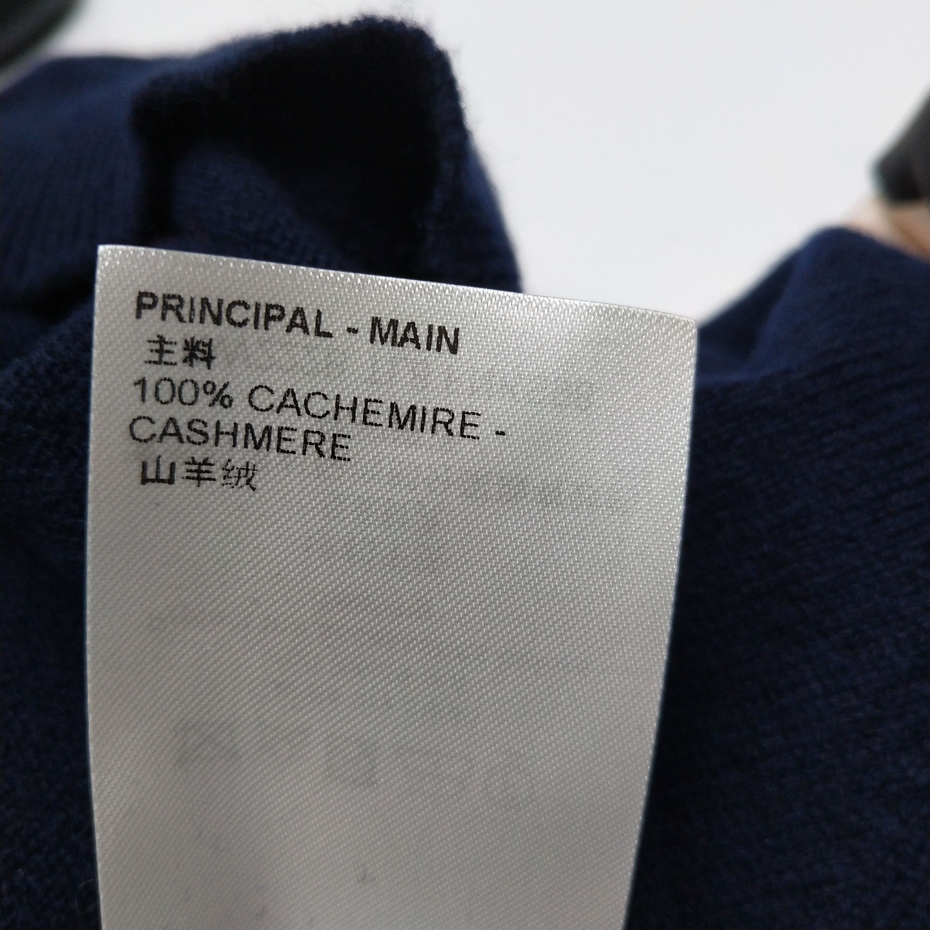 Louis Vuitton Louis Vuitton Cashmere Scarf Detail Sweater XS Size XS / US 0-2 / IT 36-38 - 12 Thumbnail