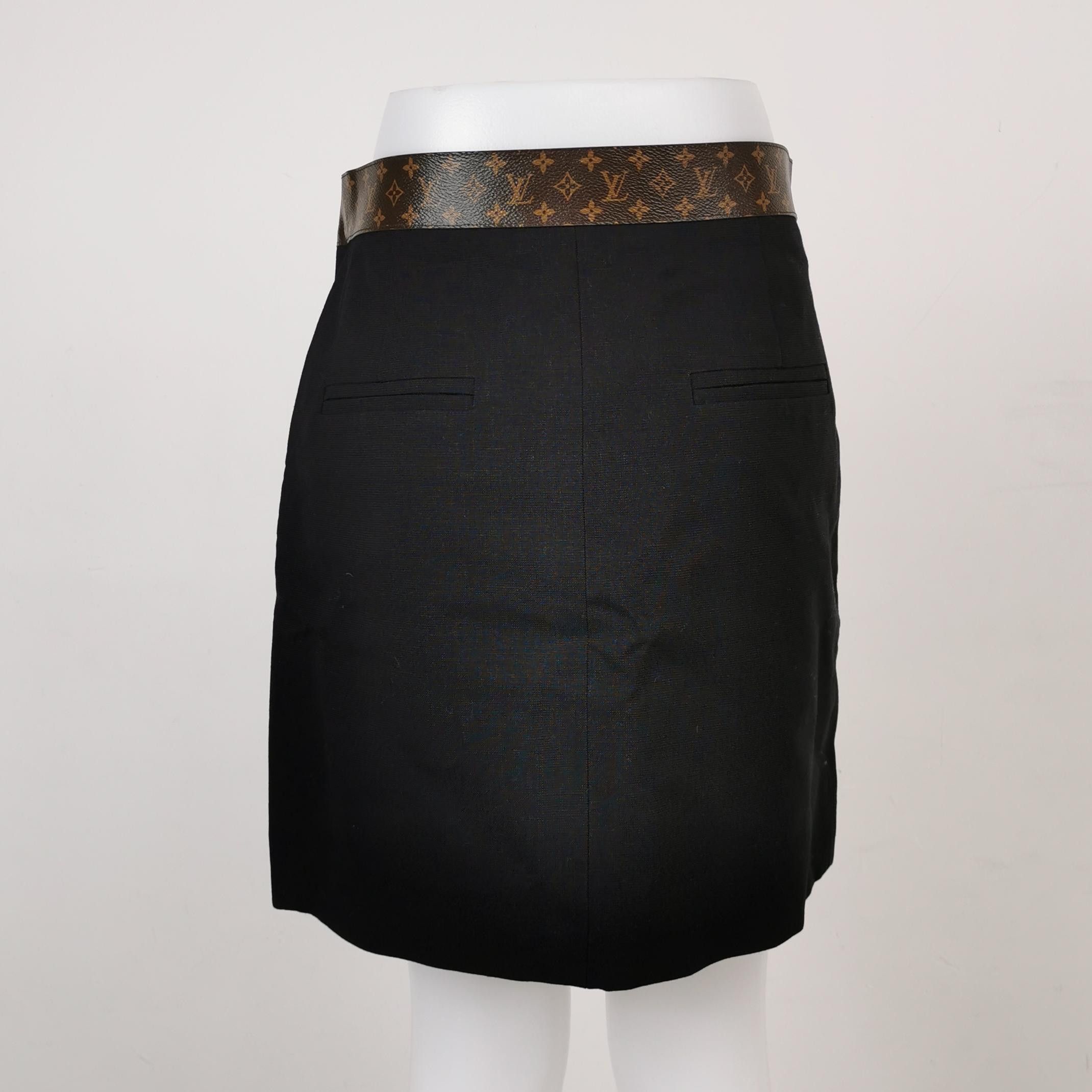 Louis Vuitton Louis Vuitton Monogram Detail Skirt Size 40 Size 28" / US 6 / IT 42 - 2 Thumbnail