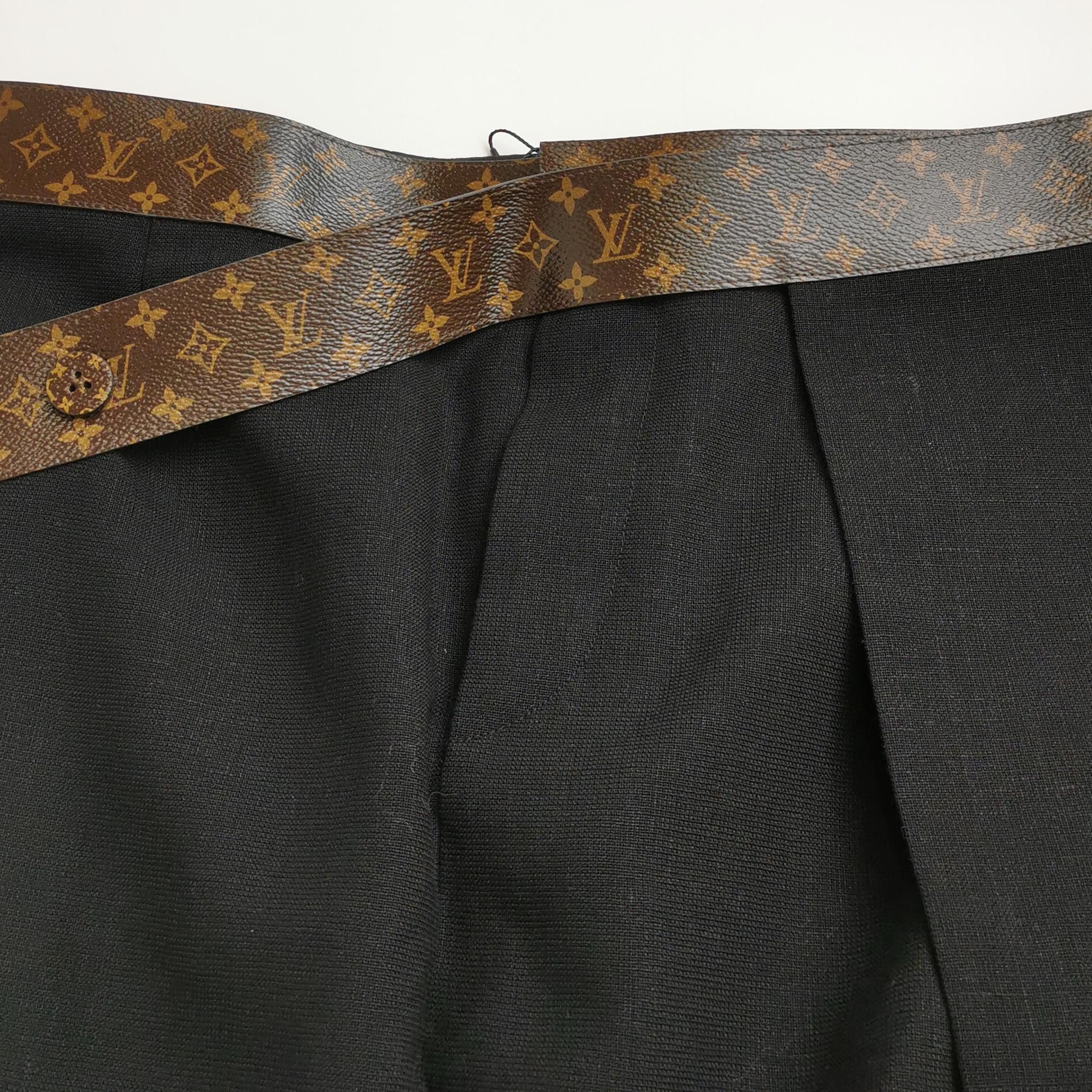 Louis Vuitton Louis Vuitton Monogram Detail Skirt Size 40 Size 28" / US 6 / IT 42 - 3 Thumbnail