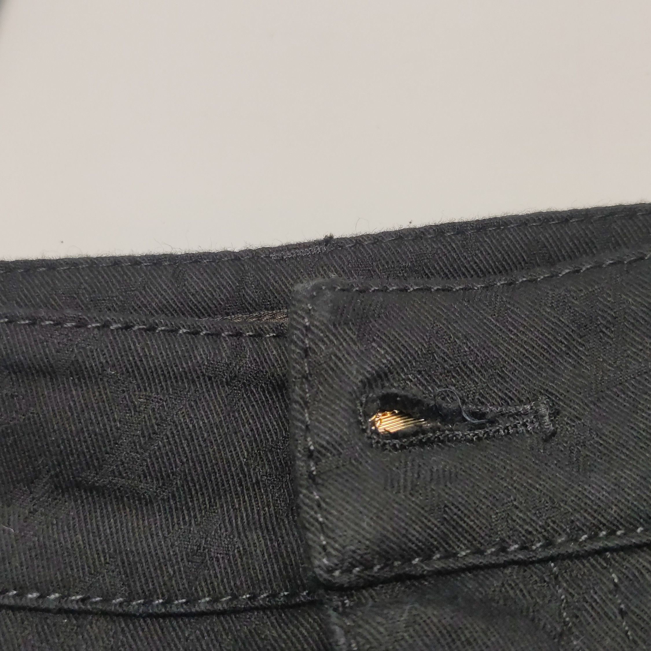 Louis Vuitton Louis Vuitton Logo Embossed Leather Trim Pants Size 36 Size 26" / US 2 / IT 38 - 9 Thumbnail