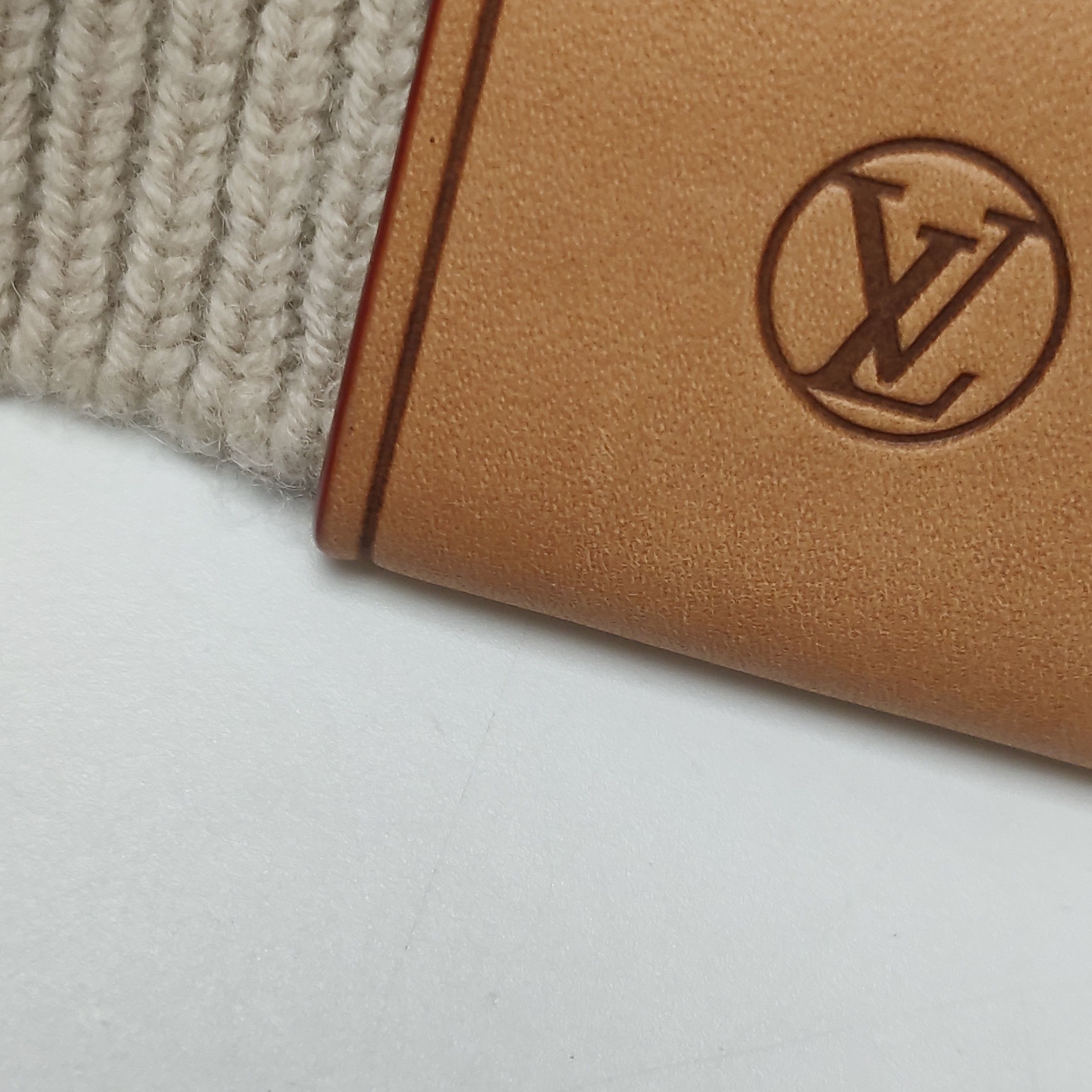 Louis Vuitton Louis Vuitton Wool Blend Leather Patch Sweater XS Size XS / US 0-2 / IT 36-38 - 8 Thumbnail