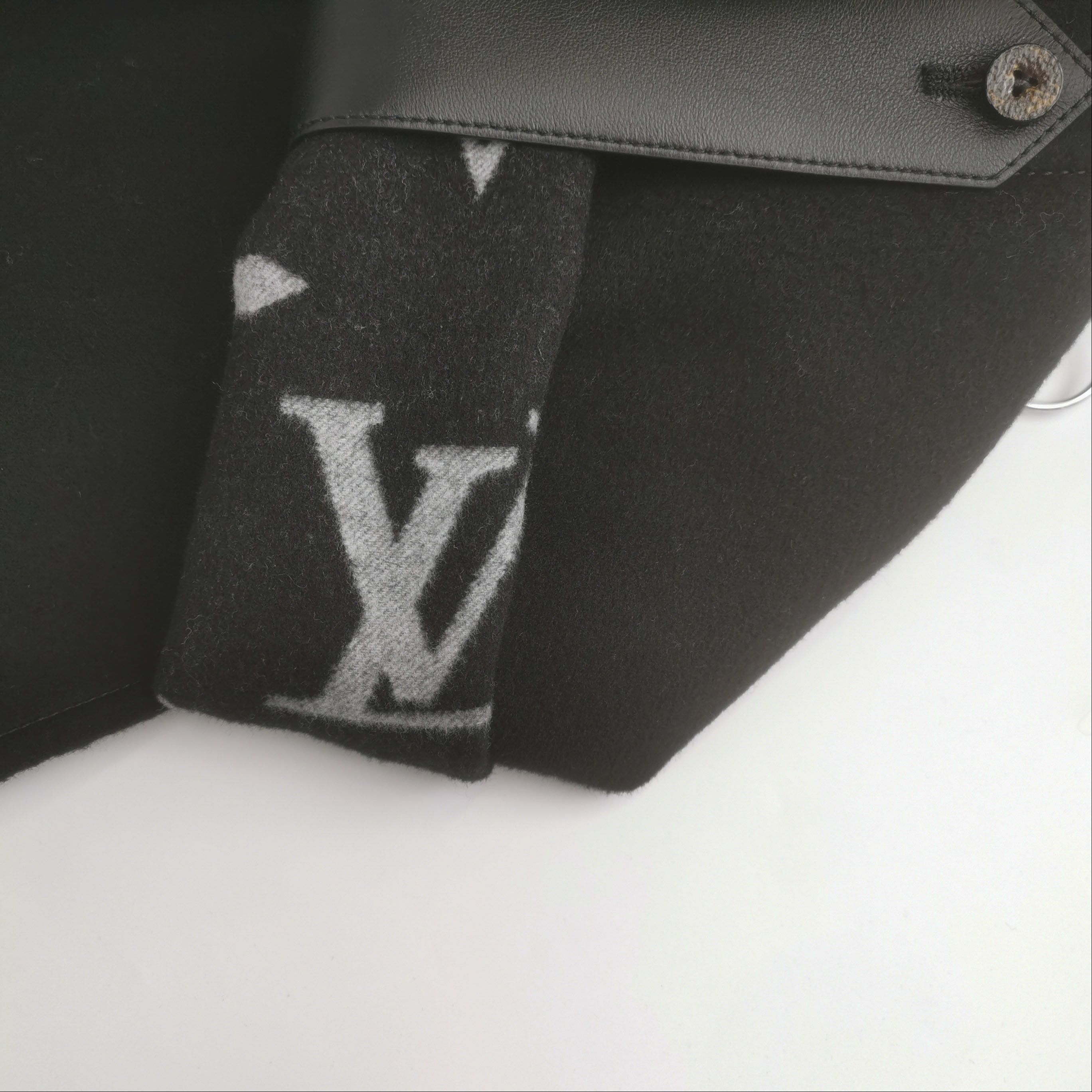 Louis Vuitton Louis Vuitton Monogram Wool Coat Size FR 42 Size M / US 6-8 / IT 42-44 - 3 Thumbnail