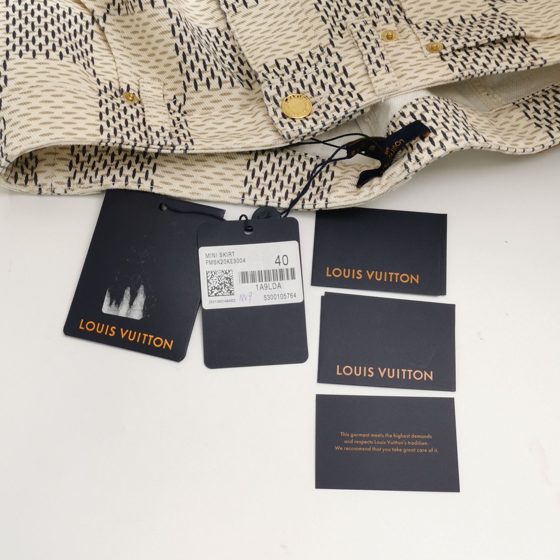 Louis Vuitton Louis Vuitton Checkerboard Mini Skirt Size 40 Size 28" / US 6 / IT 42 - 4 Thumbnail