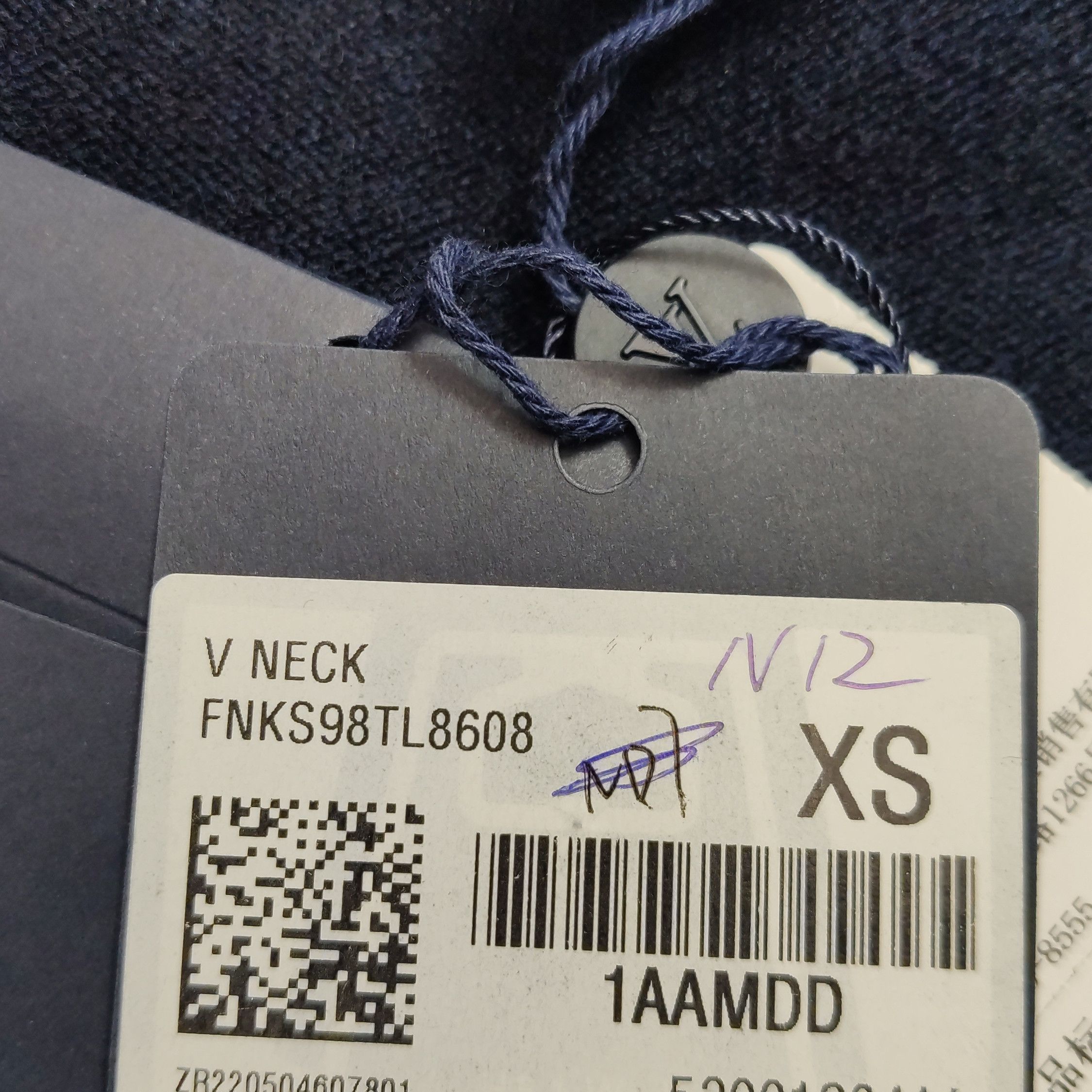 Louis Vuitton Louis Vuitton Cashmere V-Neck Sweater Size XS Size XS / US 0-2 / IT 36-38 - 13 Thumbnail