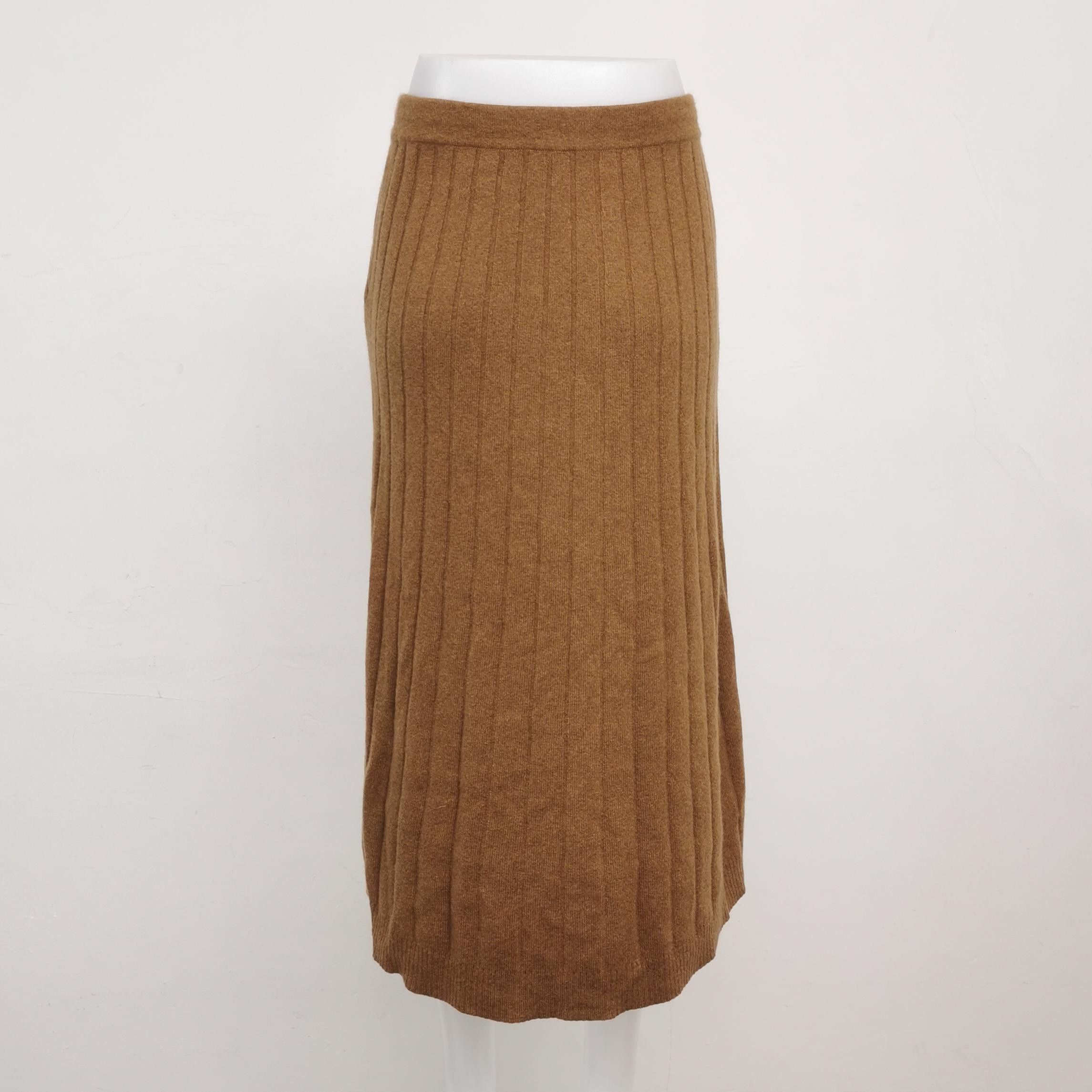 Loro Piana Loro Piana Baby Cashmere Ribbed Skirt Size 27 Size 27" / US 4 / IT 40 - 2 Thumbnail