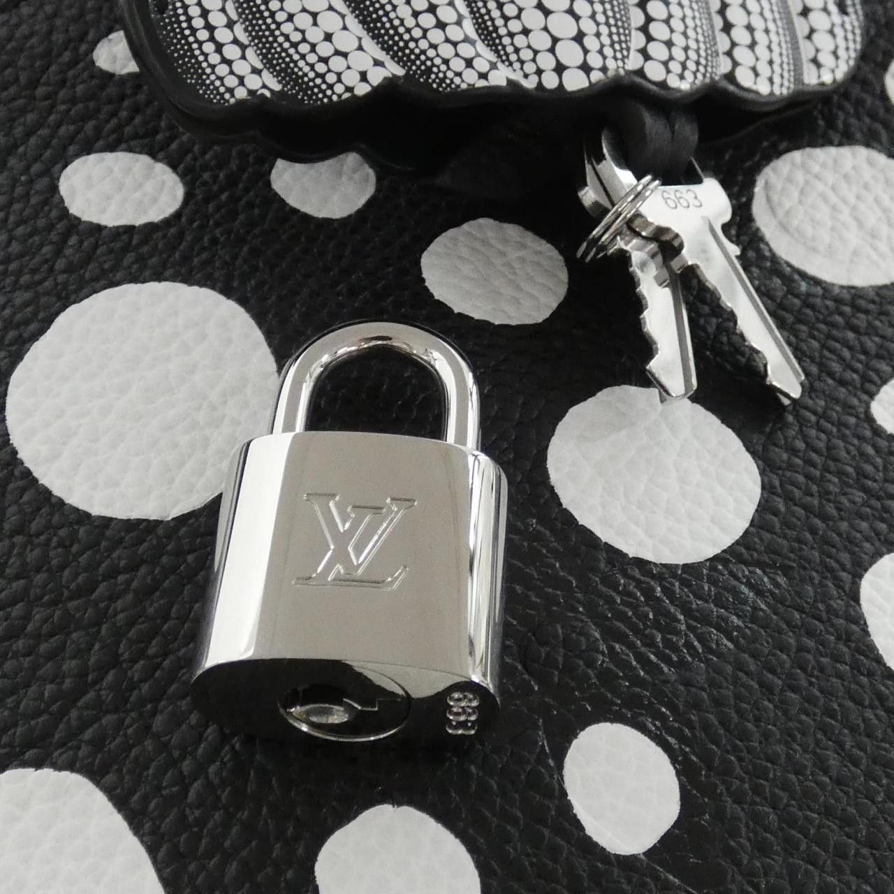 Louis Vuitton Louis Vuitton Louis Vuitton Monogram Empreinte Mashmallow Limited Shoulder Bag Leather Shoulder Bag M46391 DUTY FREE for USA Size ONE SIZE - 3 Thumbnail