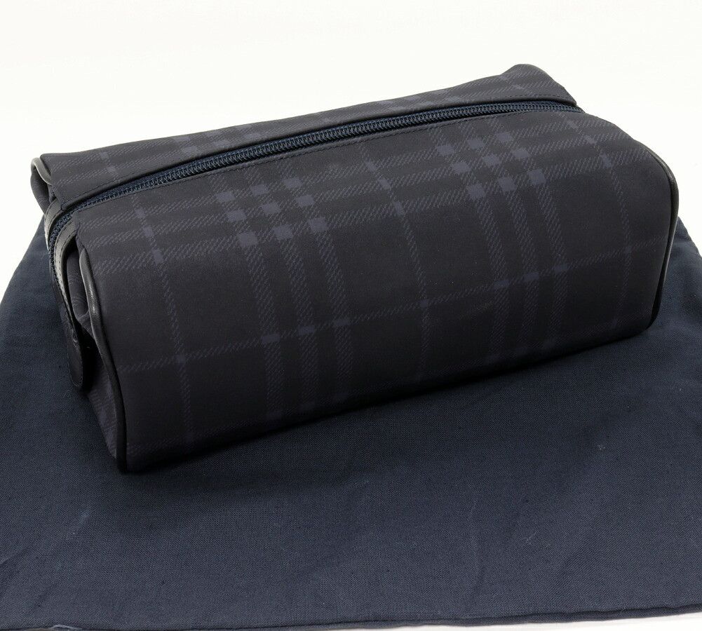 Burberry Burberry Burberry PVC Canvas Calf Nylon Clutch Bag Textile Vanity Bag DUTY FREE for USA Size ONE SIZE - 2 Thumbnail