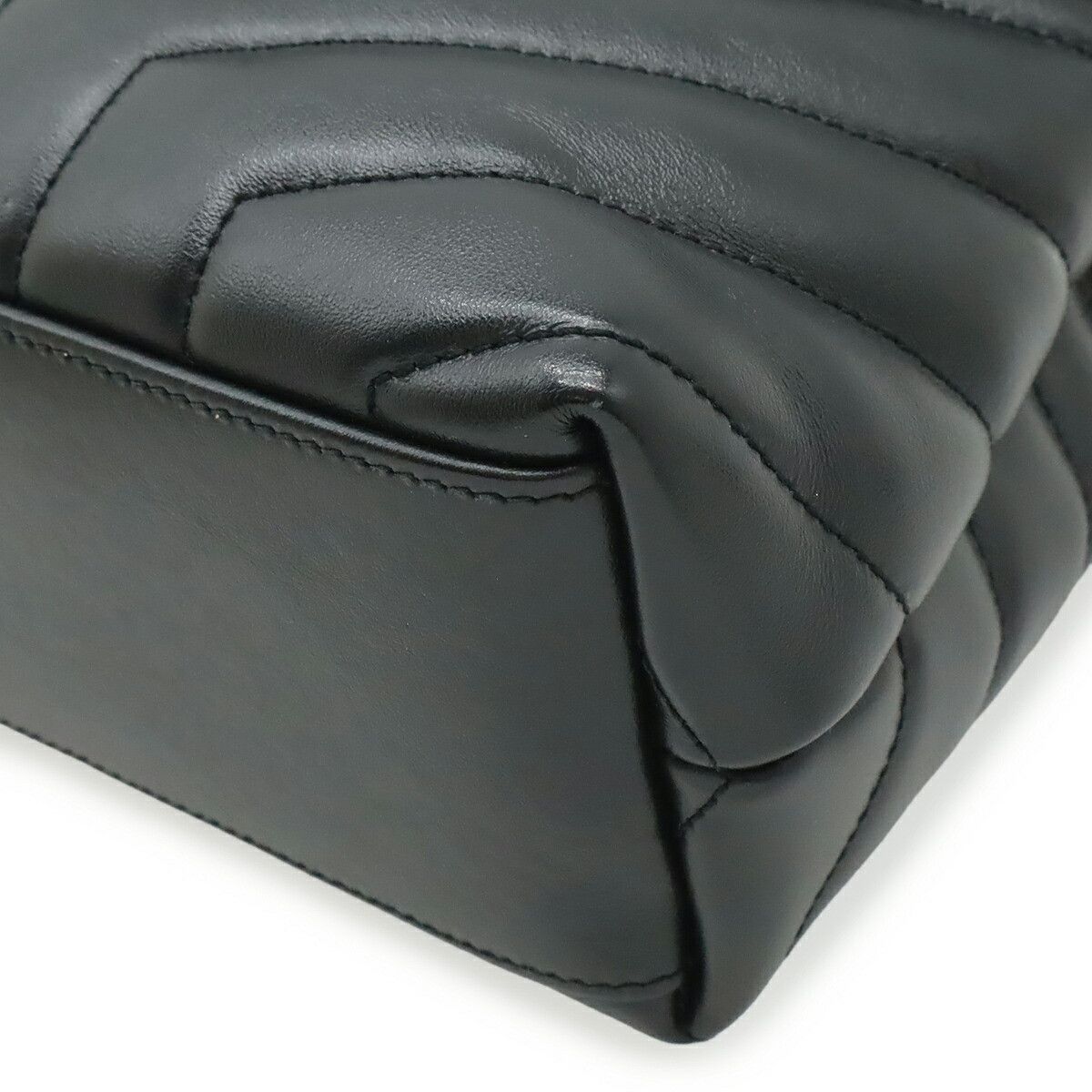 Yves Saint Laurent Yves Saint Laurent Saint Laurent Paris Loulou Leather Shoulder Bag Leather Shoulder Bag 494699 DUTY FREE for USA Size ONE SIZE - 3 Thumbnail