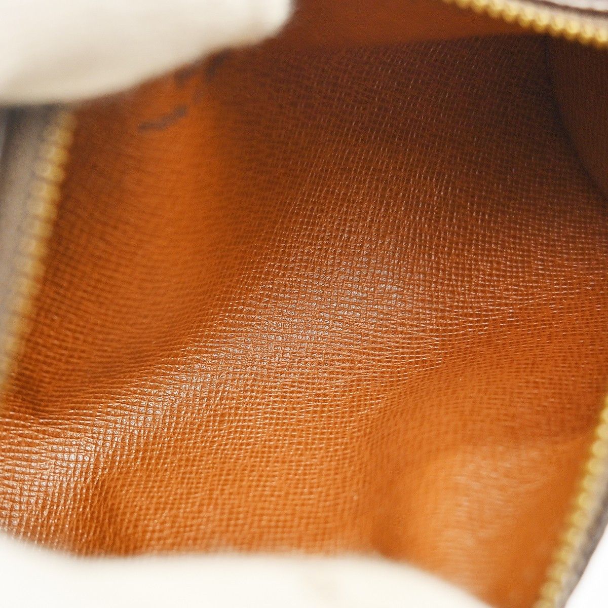 Louis Vuitton Louis Vuitton Papillon Pochette Monogram Canvas Size ONE SIZE - 3 Thumbnail