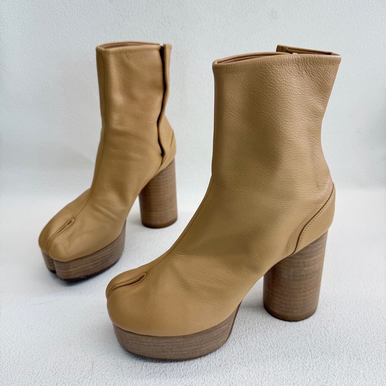 Maison Margiela Maison Margiela Beige Leather Tabi Platform Boots Size 35 Size US 5 / IT 35 - 2 Thumbnail