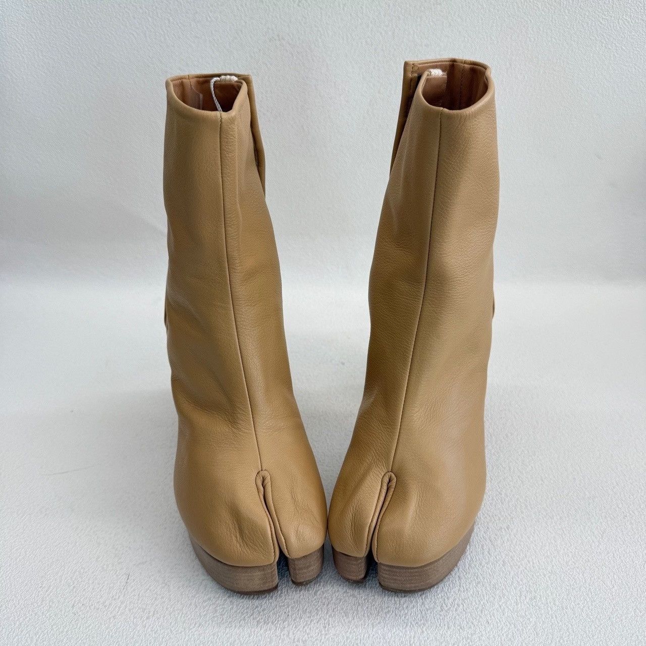 Maison Margiela Maison Margiela Beige Leather Tabi Platform Boots Size 35 Size US 5 / IT 35 - 9 Thumbnail