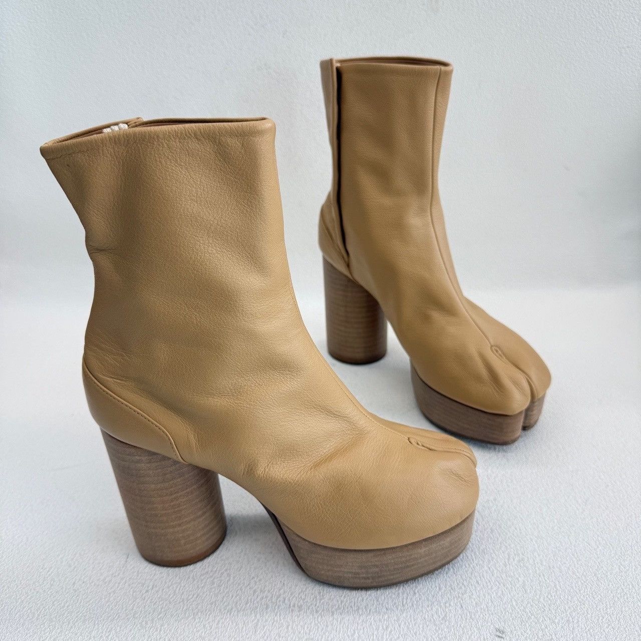 Maison Margiela Maison Margiela Beige Leather Tabi Platform Boots Size 35 Size US 5 / IT 35 - 4 Thumbnail