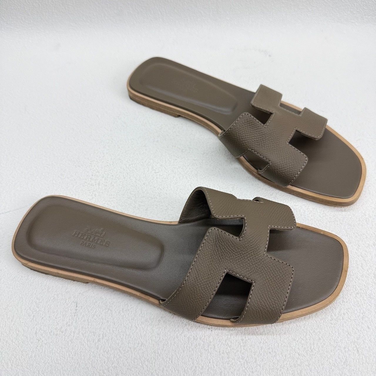 Hermes Hermès Oran Sandals Gray Size 38.5 Size US 8.5 / IT 38.5 - 9 Thumbnail