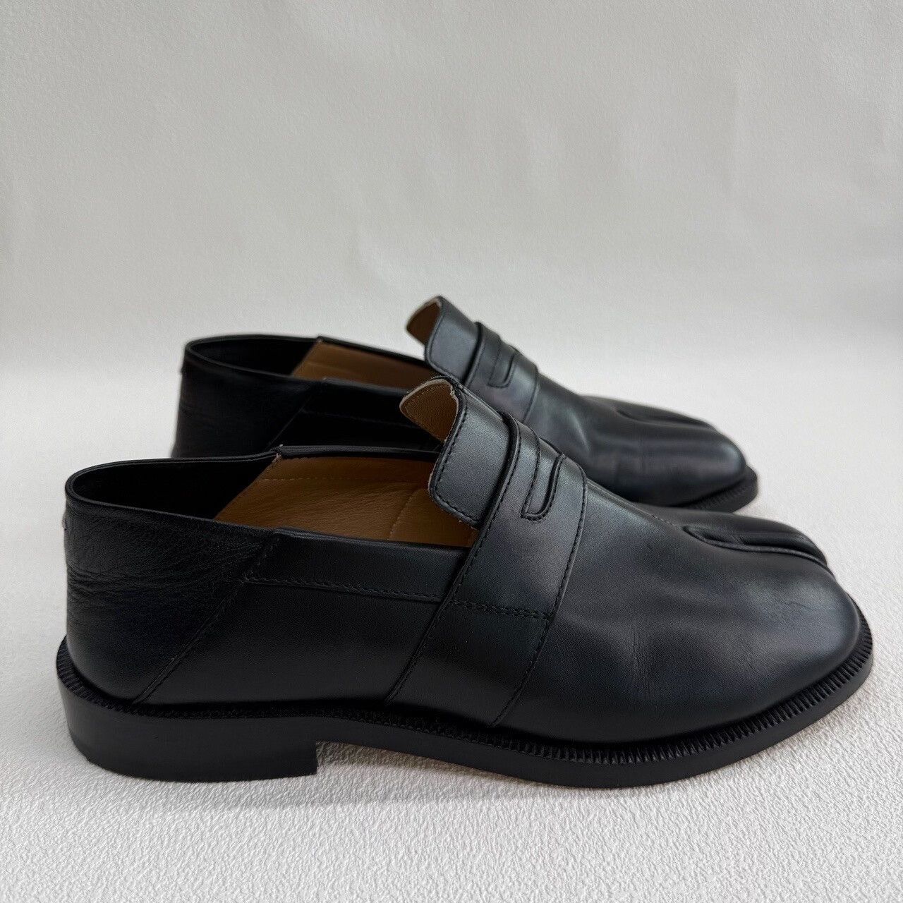 Maison Margiela Maison Margiela Tabi Leather Loafers Size 36.5 Size US 6.5 / IT 36.5 - 5 Thumbnail