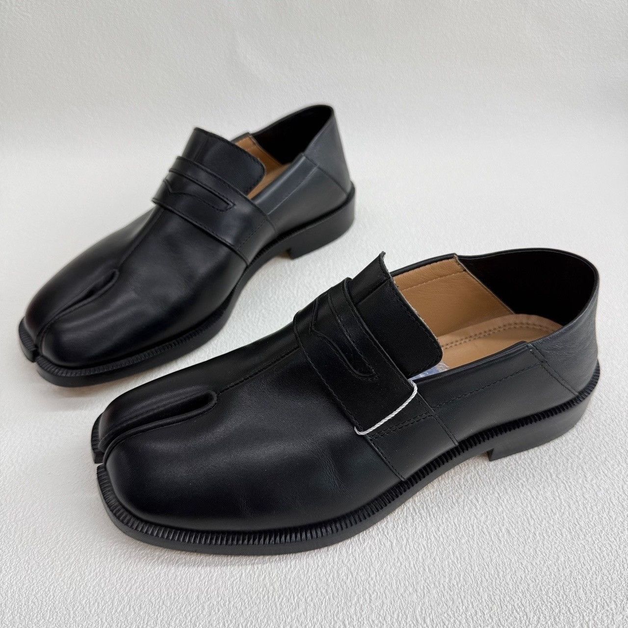 Maison Margiela Maison Margiela Tabi Leather Loafers Size 36.5 Size US 6.5 / IT 36.5 - 2 Thumbnail