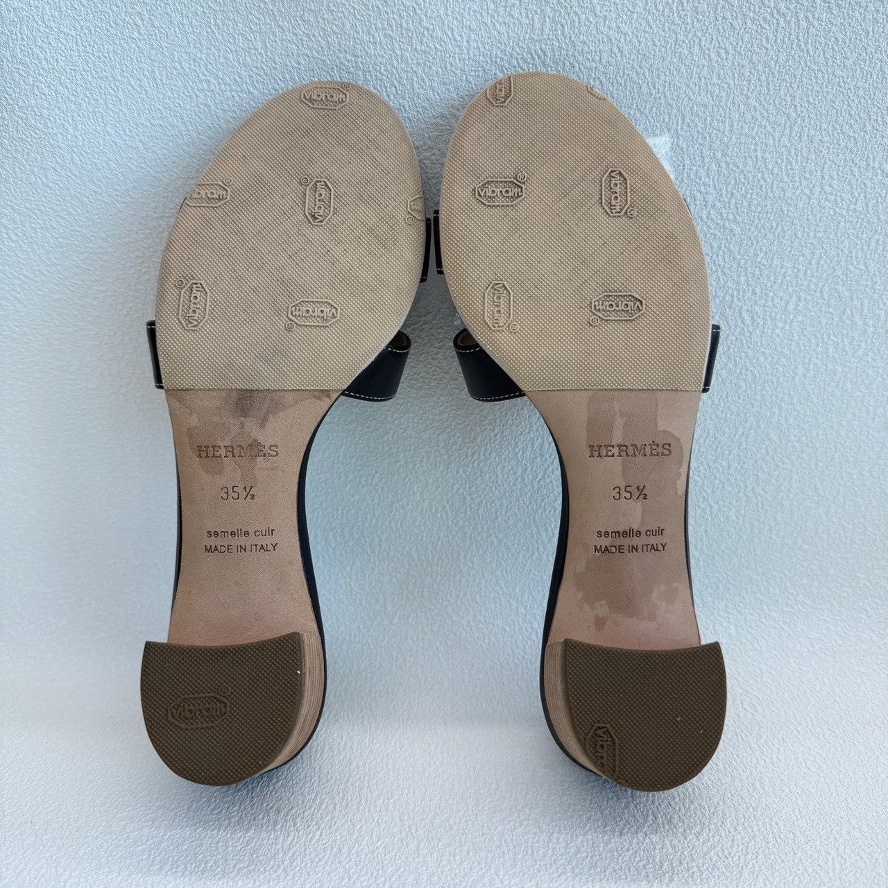 Hermes Hermès Oasis Black Leather Sandals Size 35.5 Size US 5.5 / IT 35.5 - 8 Thumbnail