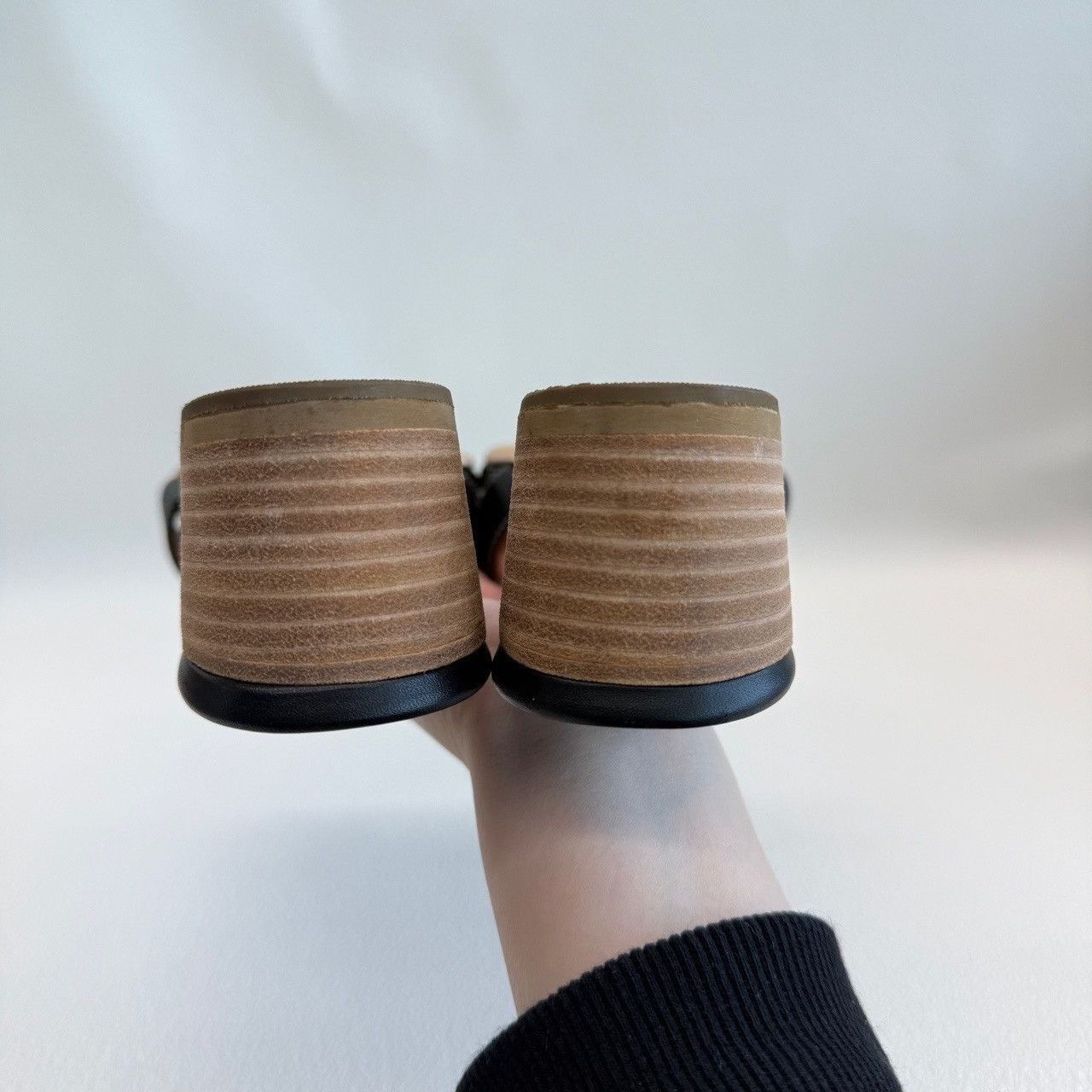 Hermes Hermès Oasis Black Leather Sandals Size 35.5 Size US 5.5 / IT 35.5 - 7 Thumbnail
