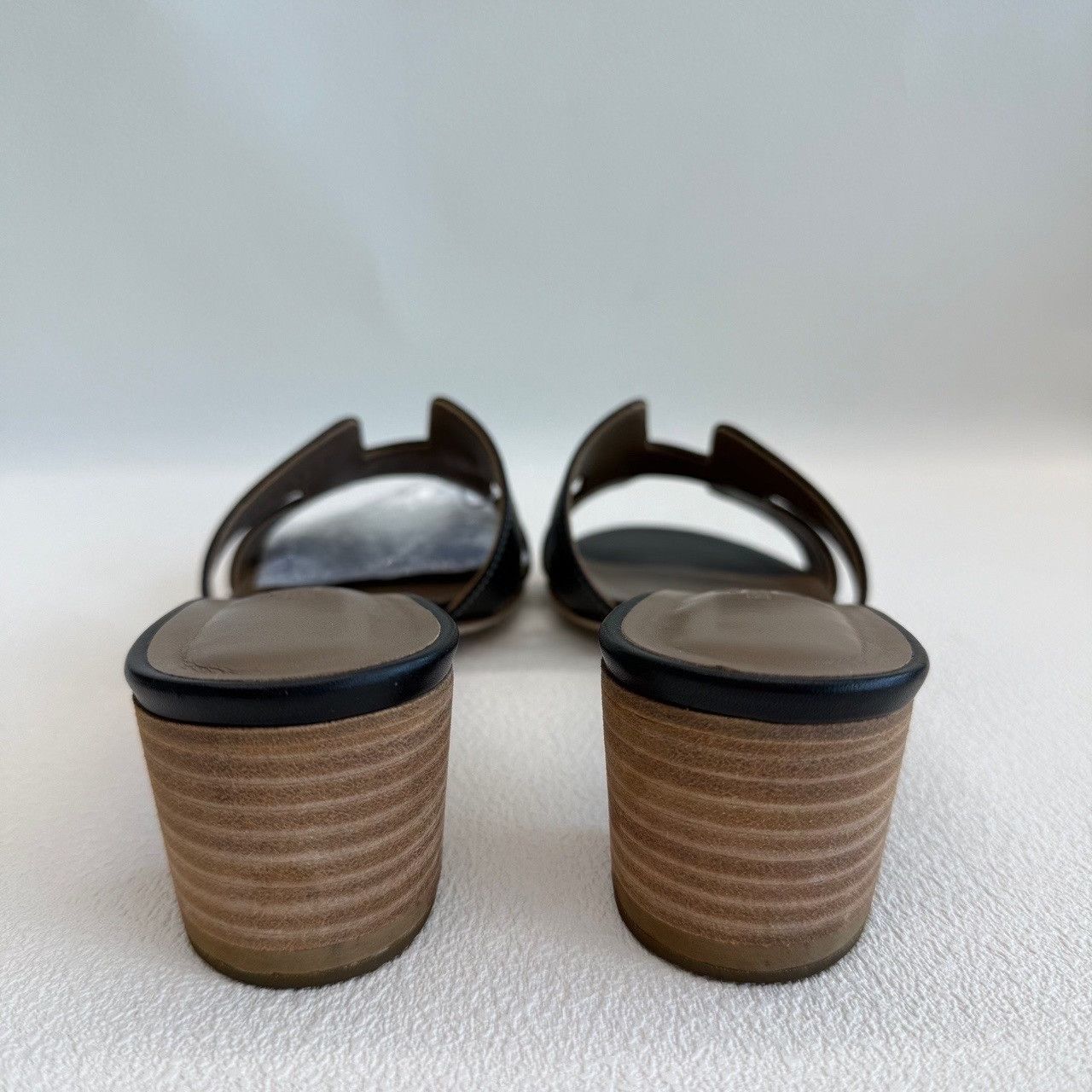 Hermes Hermès Oasis Black Leather Sandals Size 35.5 Size US 5.5 / IT 35.5 - 6 Thumbnail