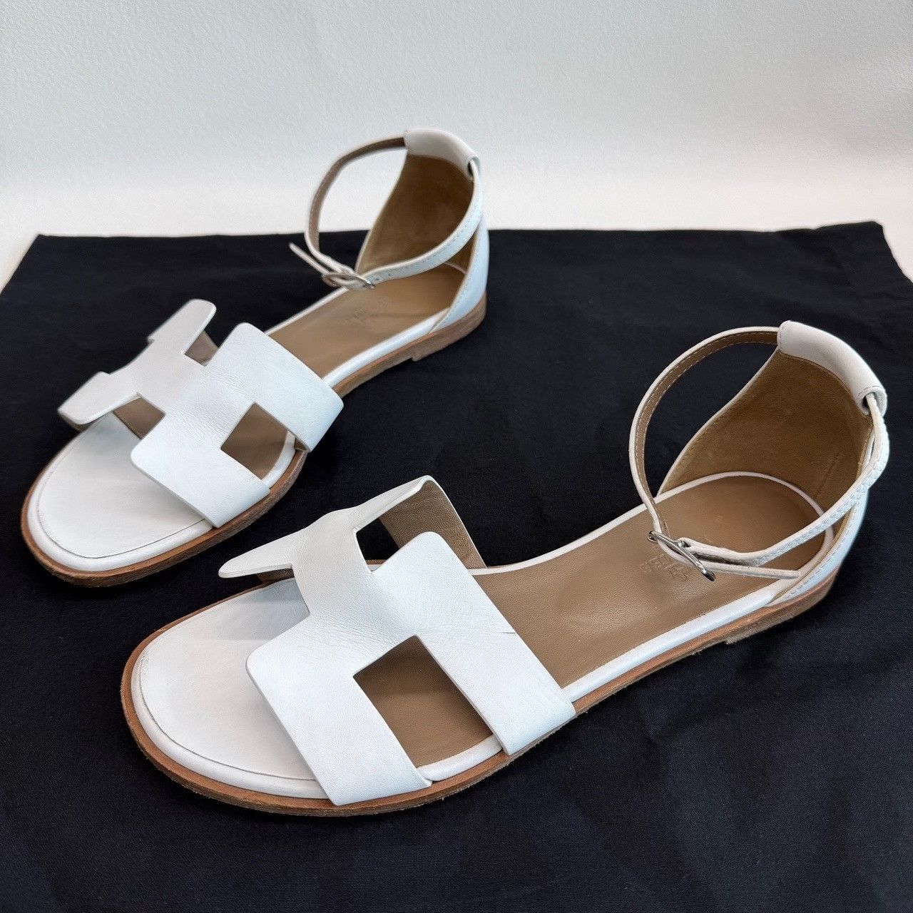 Hermes Hermes White Santorini Sandals Size 38 Size US 8 / IT 38 - 2 Thumbnail