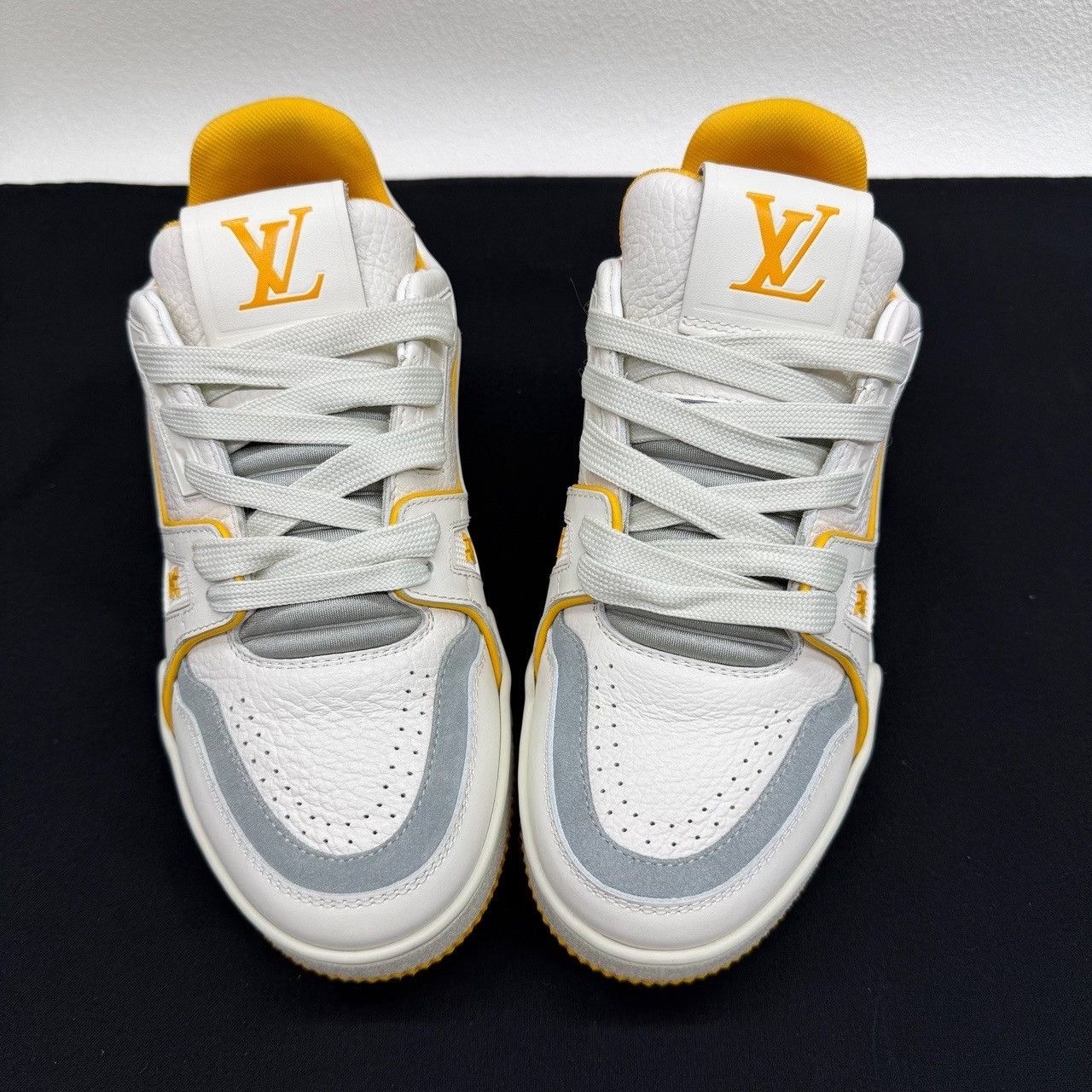 Louis Vuitton Louis Vuitton Trainer Yellow Low-Top Sneakers Size 35 Size US 5 / IT 35 - 10 Thumbnail