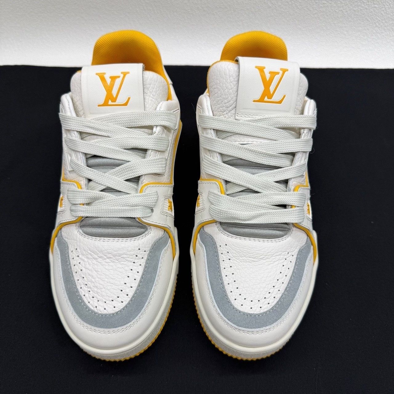 Louis Vuitton Louis Vuitton Trainer Yellow Low-Top Sneakers Size 35 Size US 5 / IT 35 - 3 Thumbnail