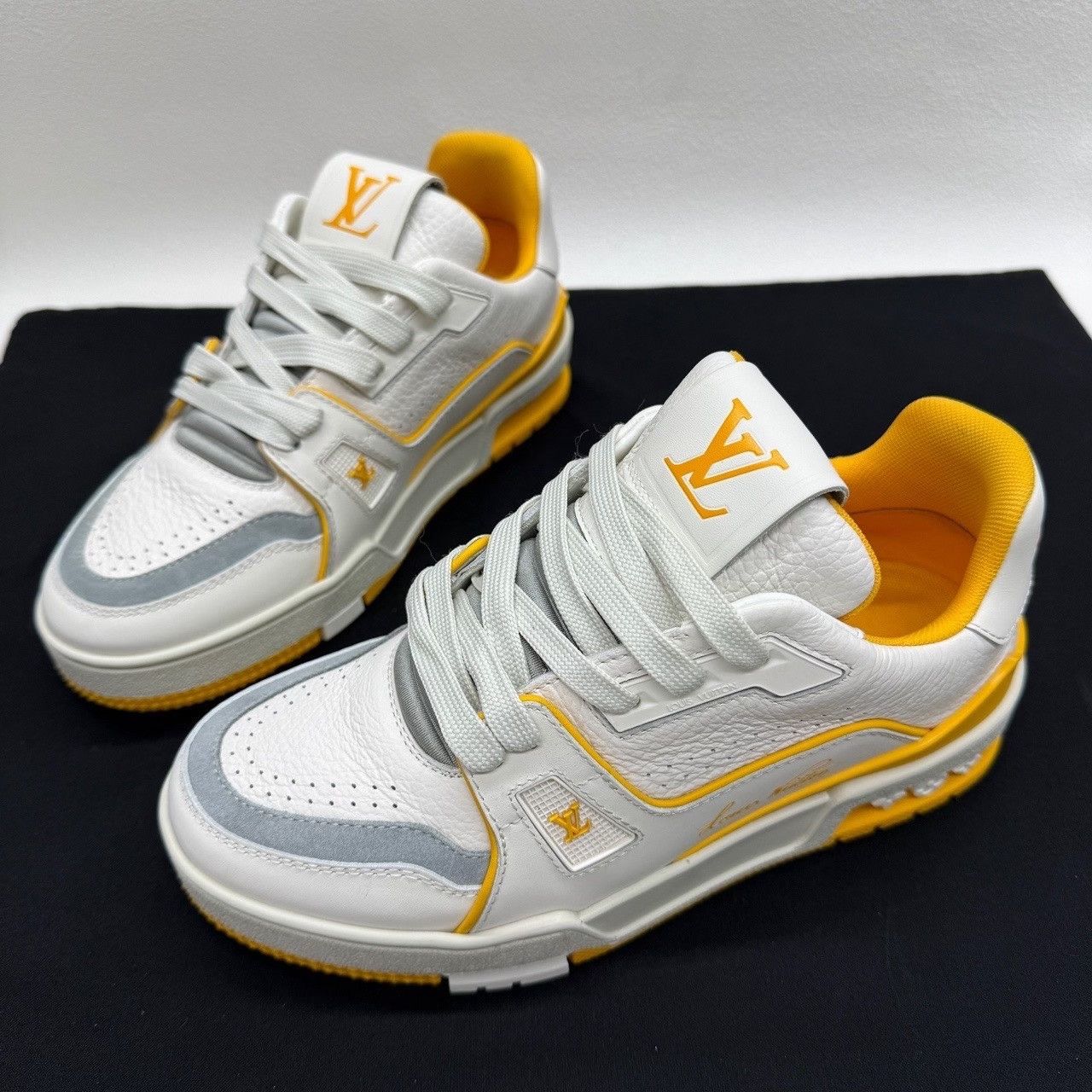 Louis Vuitton Louis Vuitton Trainer Yellow Low-Top Sneakers Size 35 Size US 5 / IT 35 - 2 Thumbnail