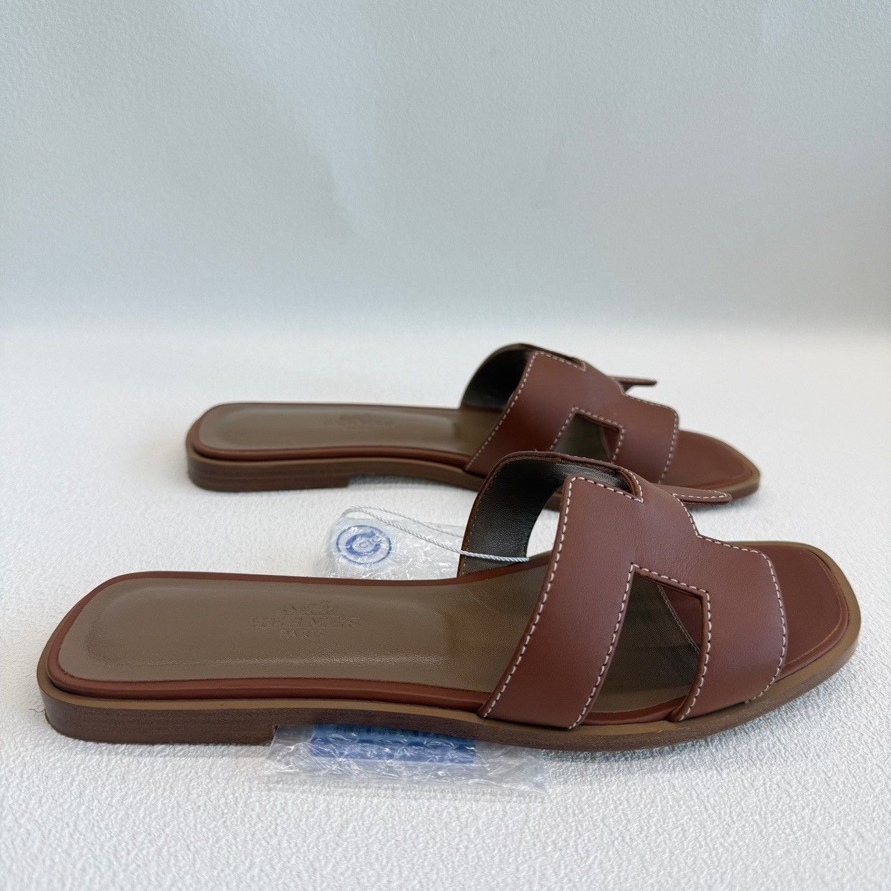 Hermes Hermes Oran Leather Sandals Size 35 Size US 5 / IT 35 - 5 Thumbnail