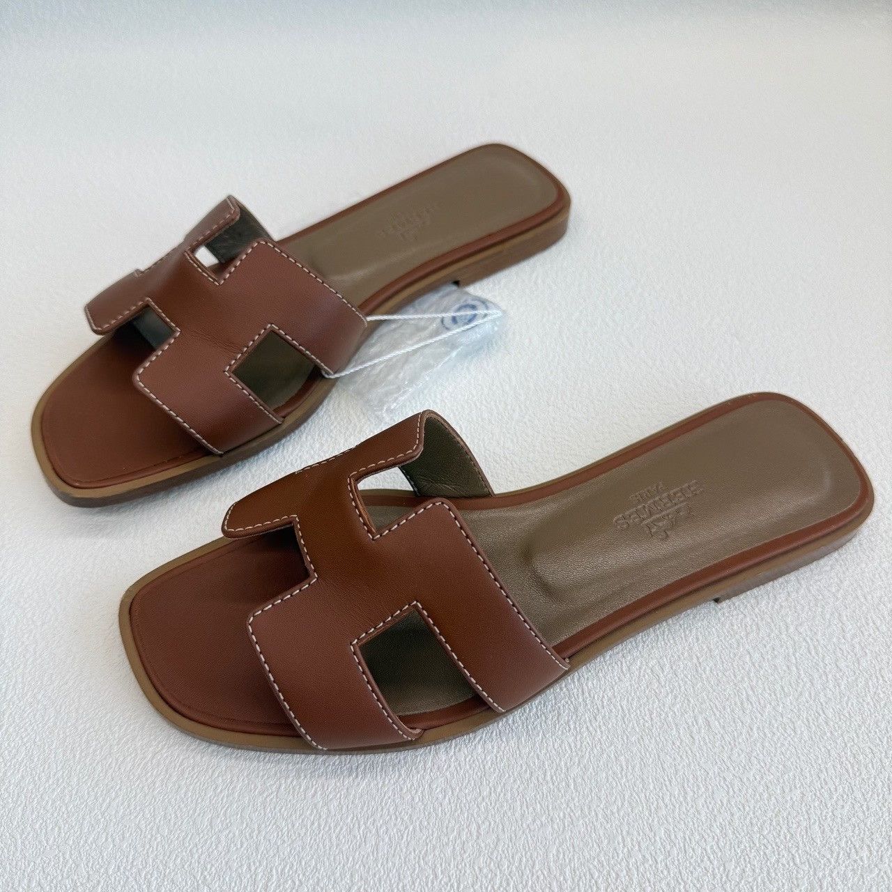 Hermes Hermes Oran Leather Sandals Size 35 Size US 5 / IT 35 - 2 Thumbnail