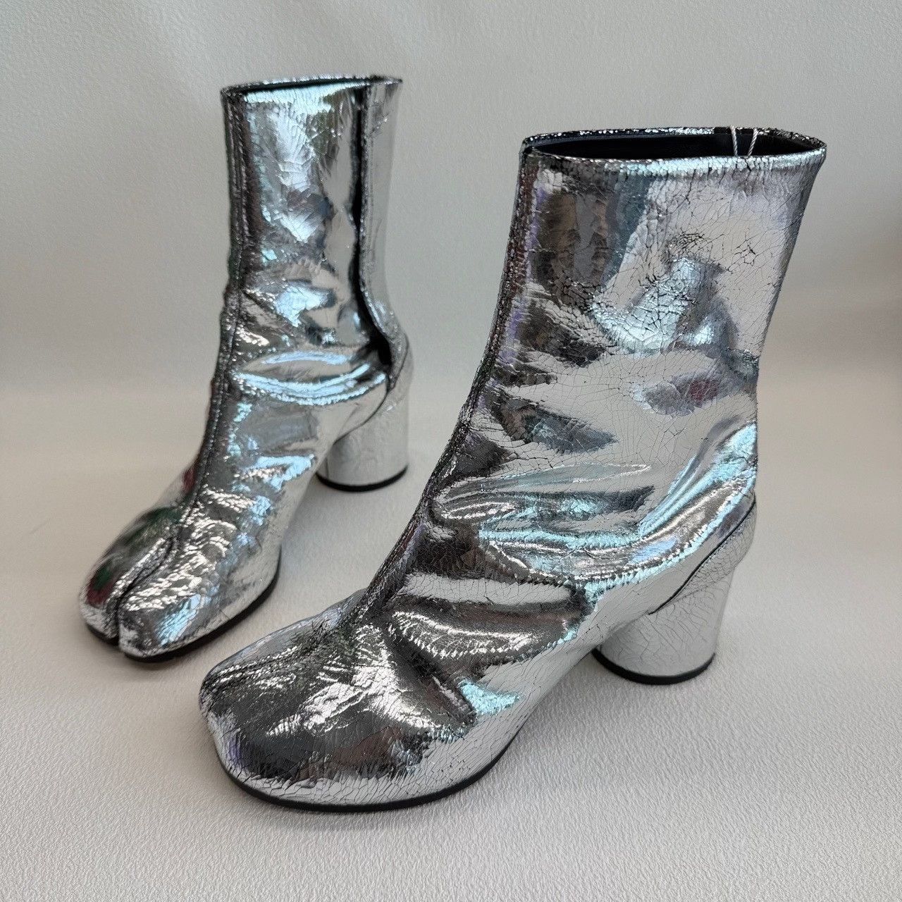 Maison Margiela Maison Margiela Silver Cracked Tabi Boots Size 36 Size US 6 / IT 36 - 2 Thumbnail
