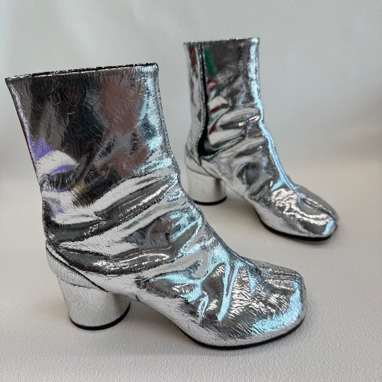 Maison Margiela Maison Margiela Silver Cracked Tabi Boots Size 36 Size US 6 / IT 36 - 4 Thumbnail