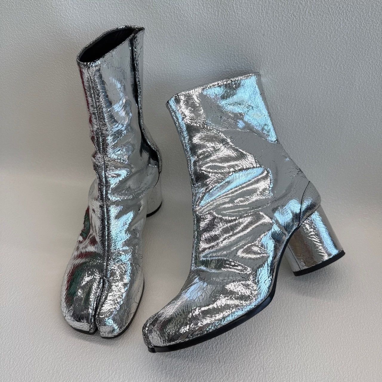 Maison Margiela Maison Margiela Silver Cracked Tabi Boots Size 36 Size US 6 / IT 36 - 9 Thumbnail