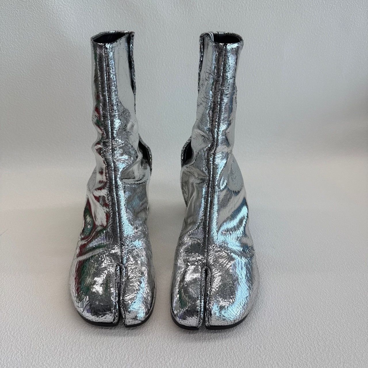 Maison Margiela Maison Margiela Silver Cracked Tabi Boots Size 36 Size US 6 / IT 36 - 3 Thumbnail