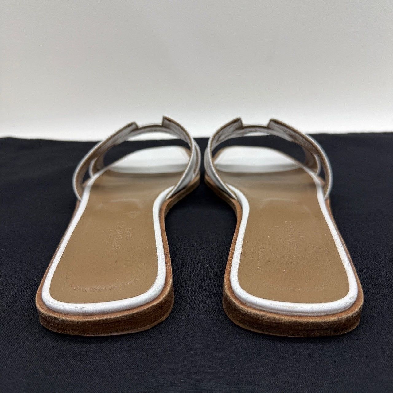 Hermes Hermès White Leather Oran Sandals Size 37.5 Size US 7.5 / IT 37.5 - 6 Thumbnail