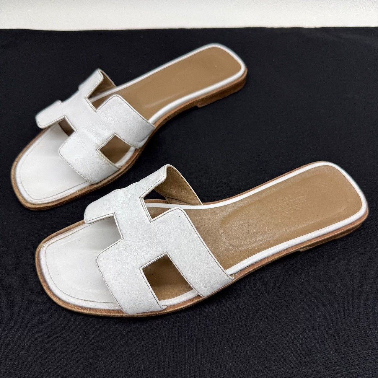 Hermes Hermès White Leather Oran Sandals Size 37.5 Size US 7.5 / IT 37.5 - 2 Thumbnail